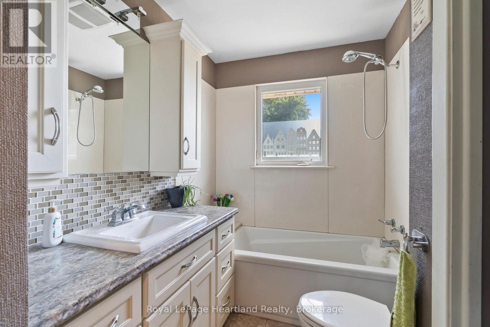 Photo 26 of 8715 Wellington Rd 7 Road, Mapleton ON