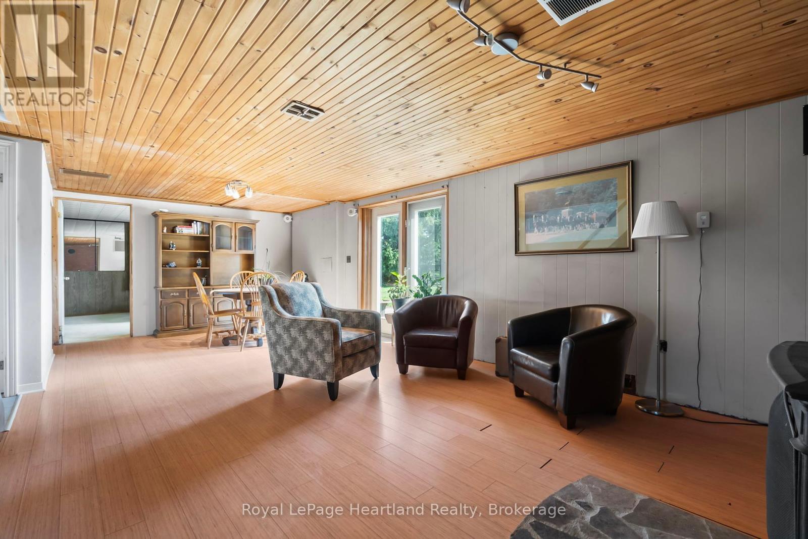 Photo 2 of 8715 Wellington Rd 7 Road, Mapleton ON