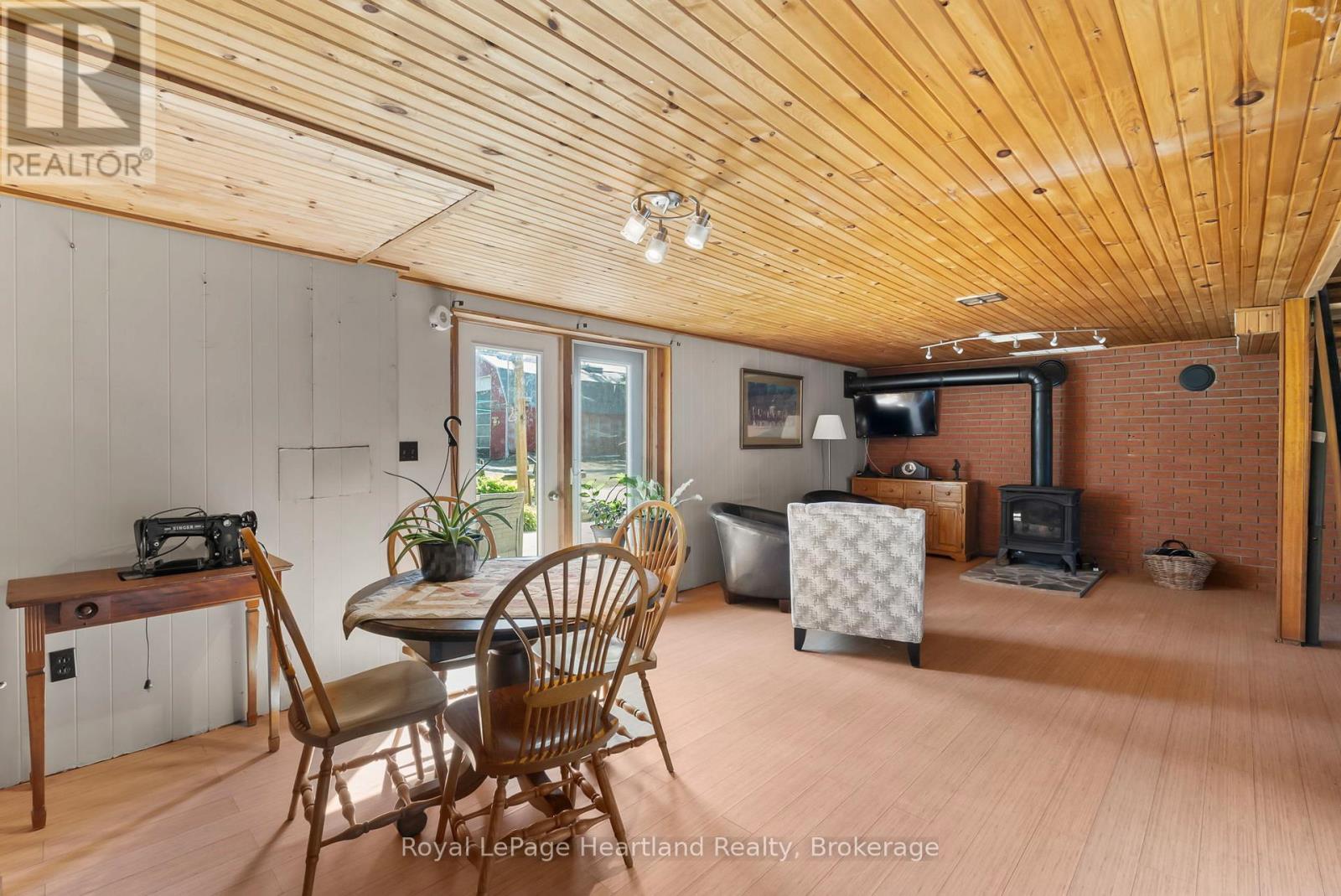 Photo 30 of 8715 Wellington Rd 7 Road, Mapleton ON