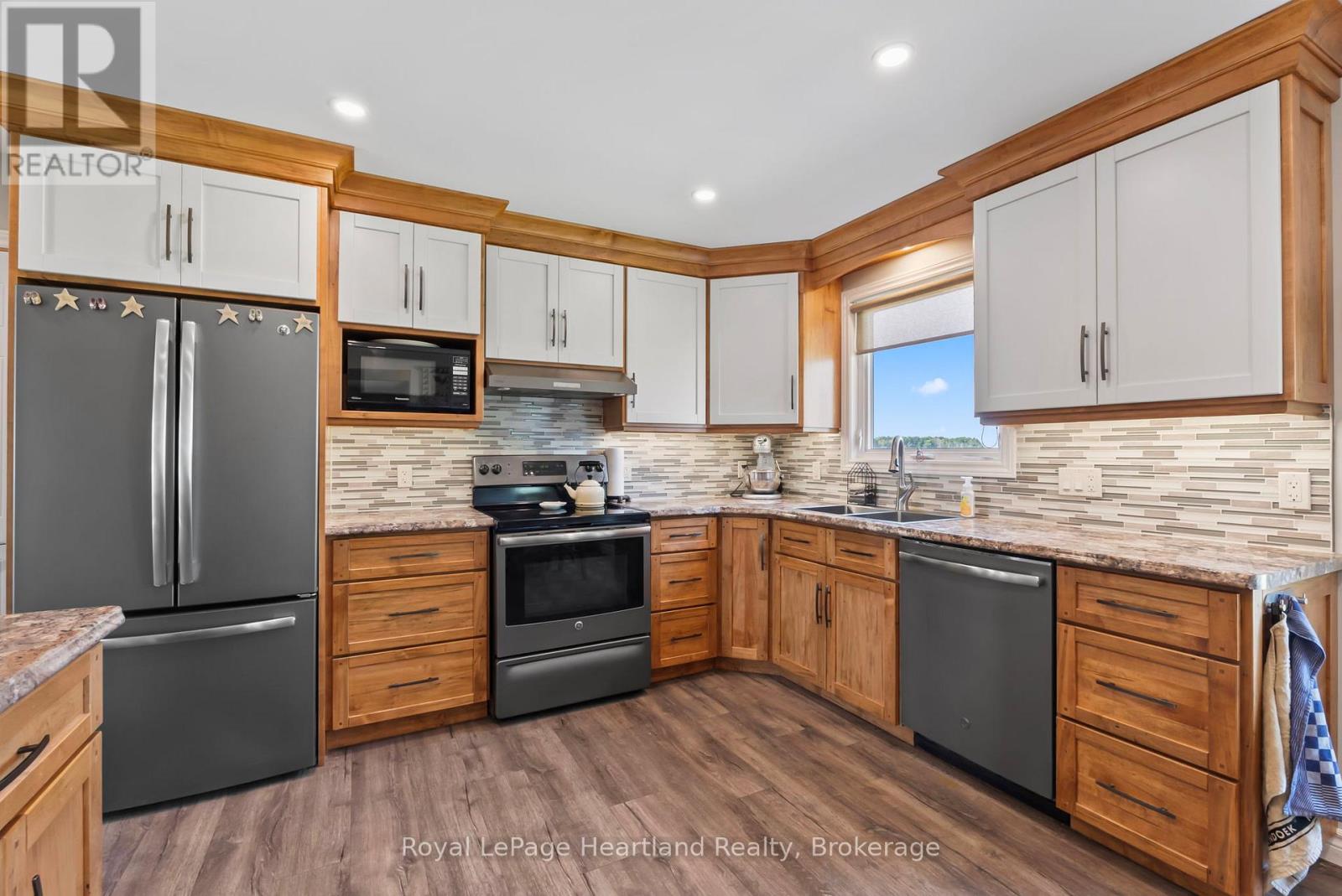 Photo 36 of 8715 Wellington Rd 7 Road, Mapleton ON