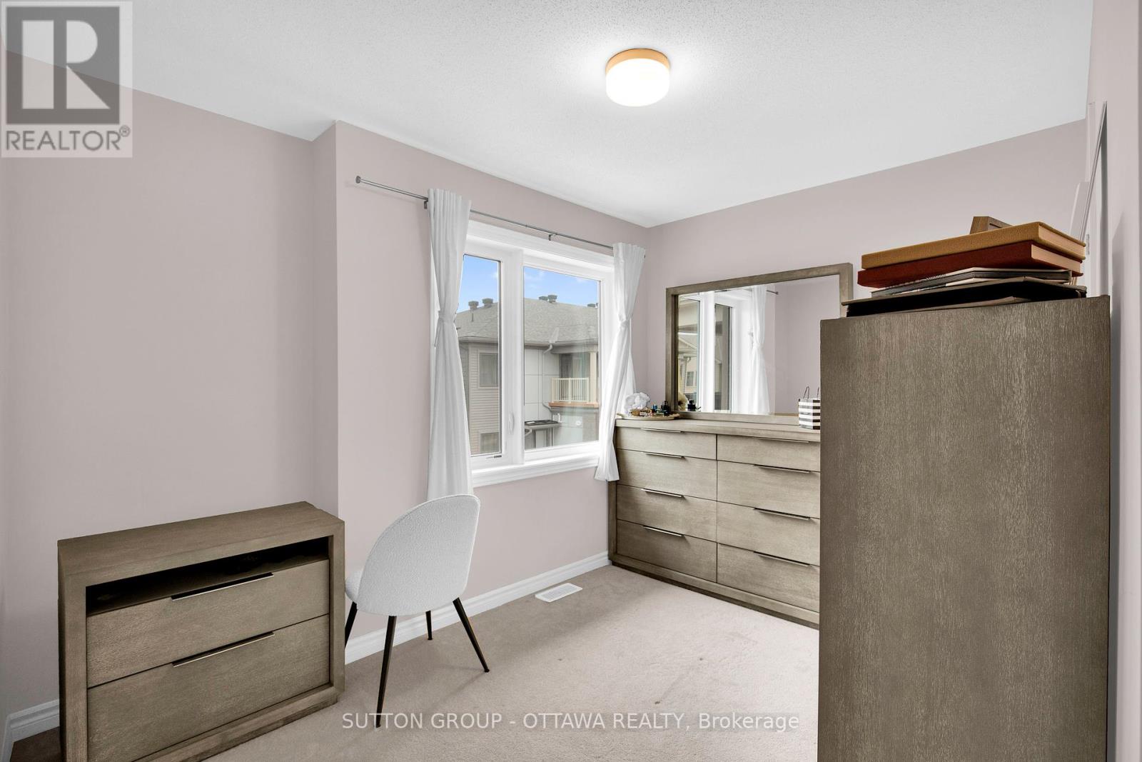 Photo 8 of 127 Anthracite Private, Ottawa ON