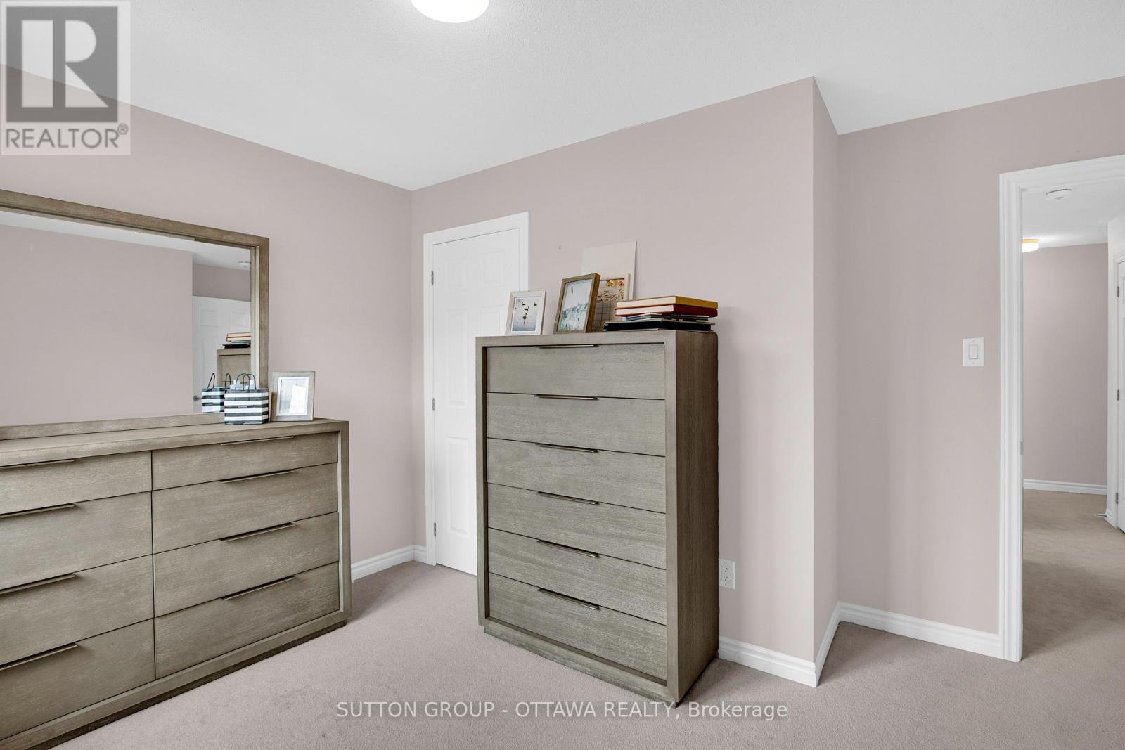 Photo 4 of 127 Anthracite Private, Ottawa ON