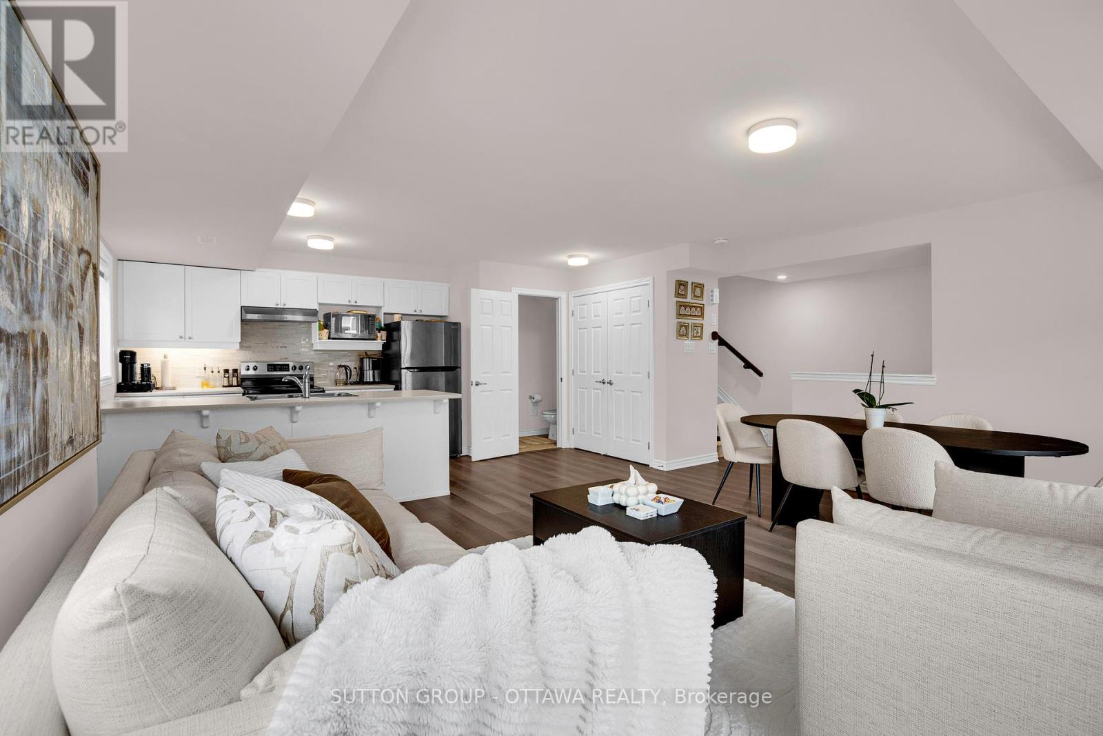 Photo 5 of 127 Anthracite Private, Ottawa ON