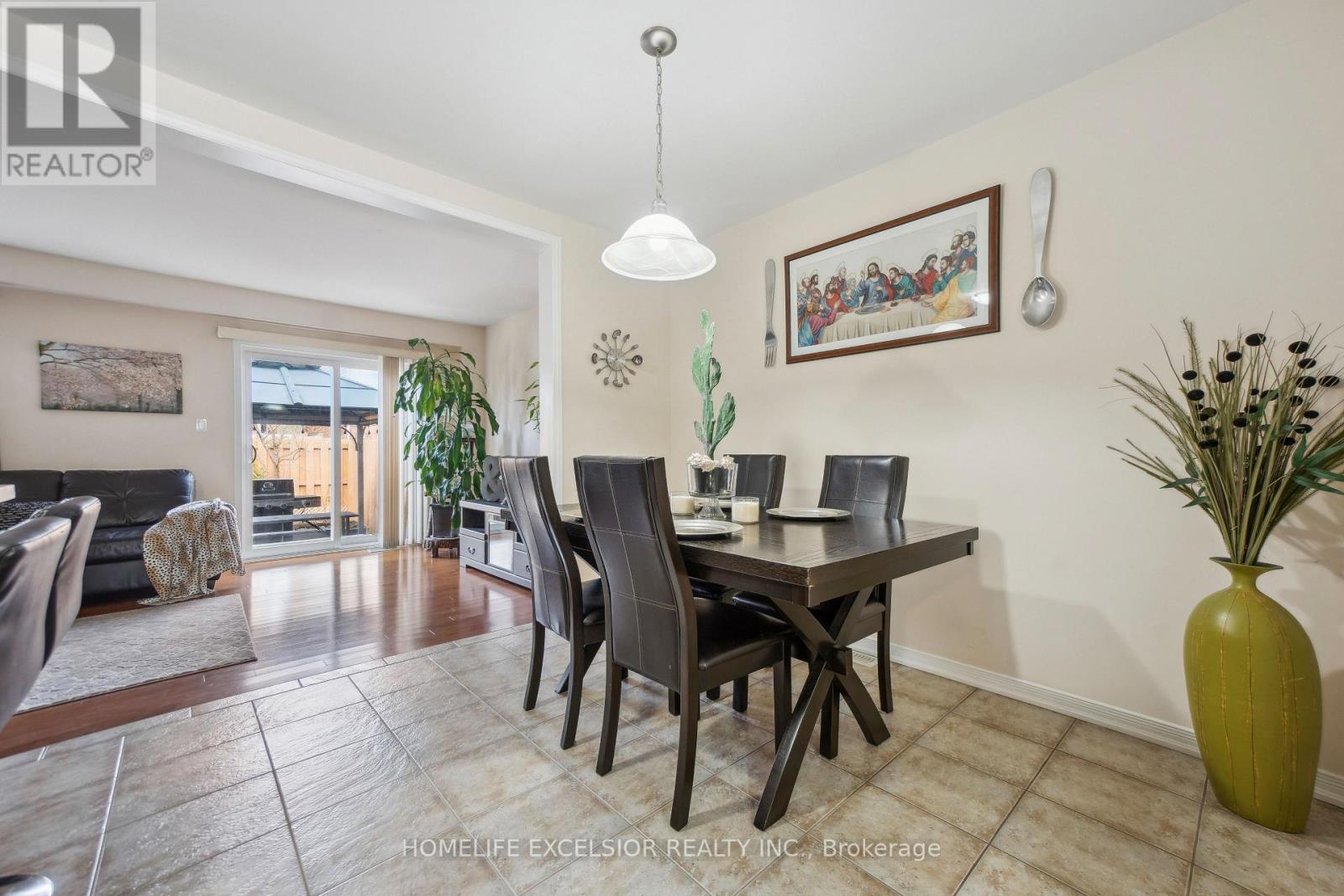 Photo 8 of 6285 Murray Street, Niagara Falls ON