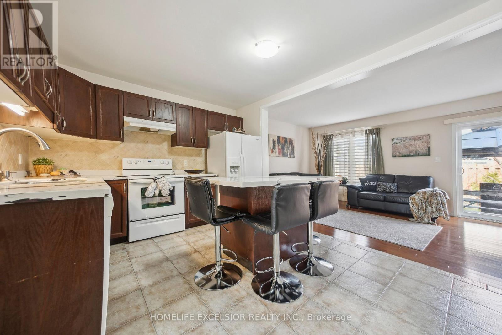 Photo 5 of 6285 Murray Street, Niagara Falls ON