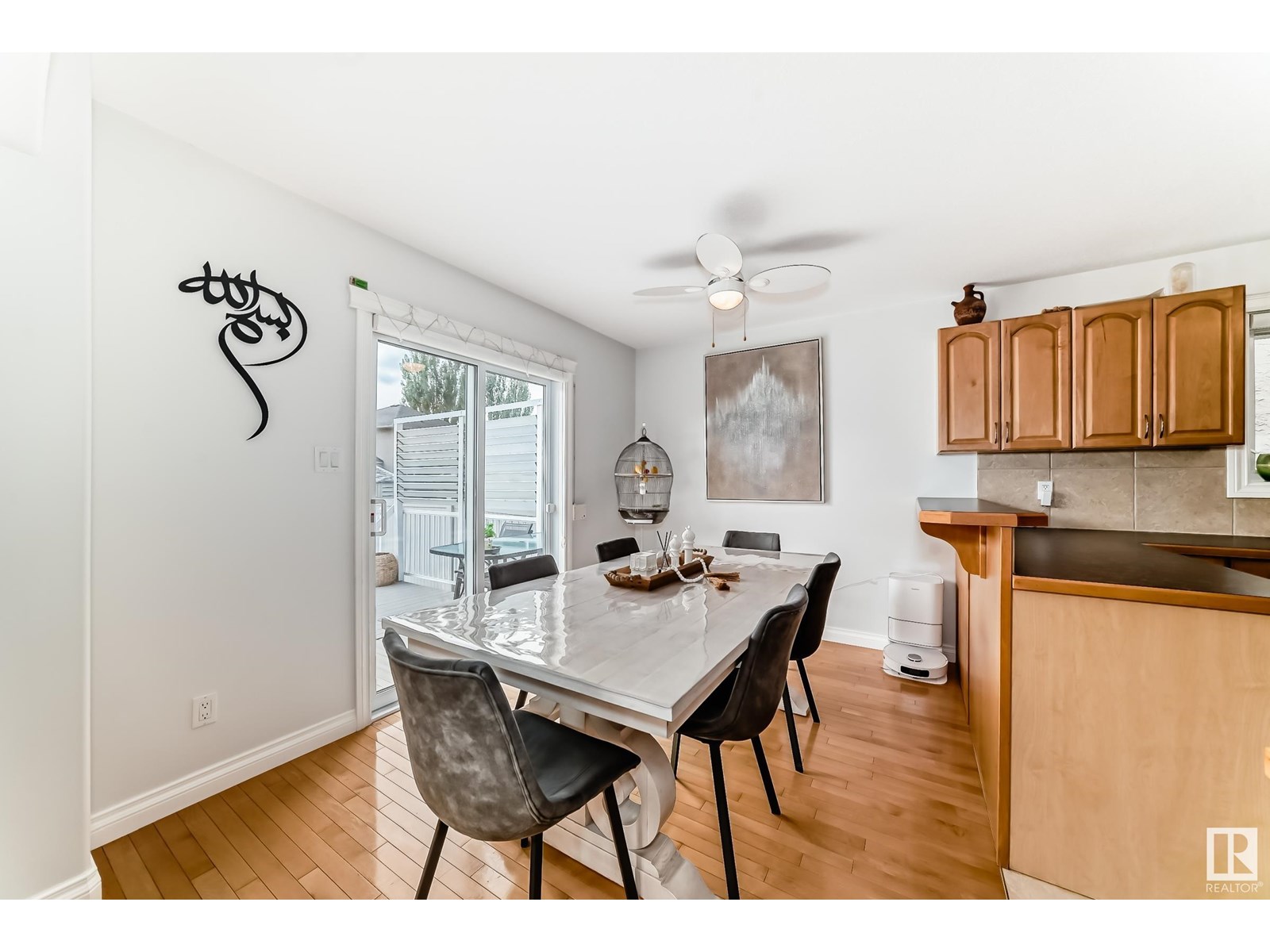 Photo 9 of 183 Castle Dr Nw, Edmonton AB
