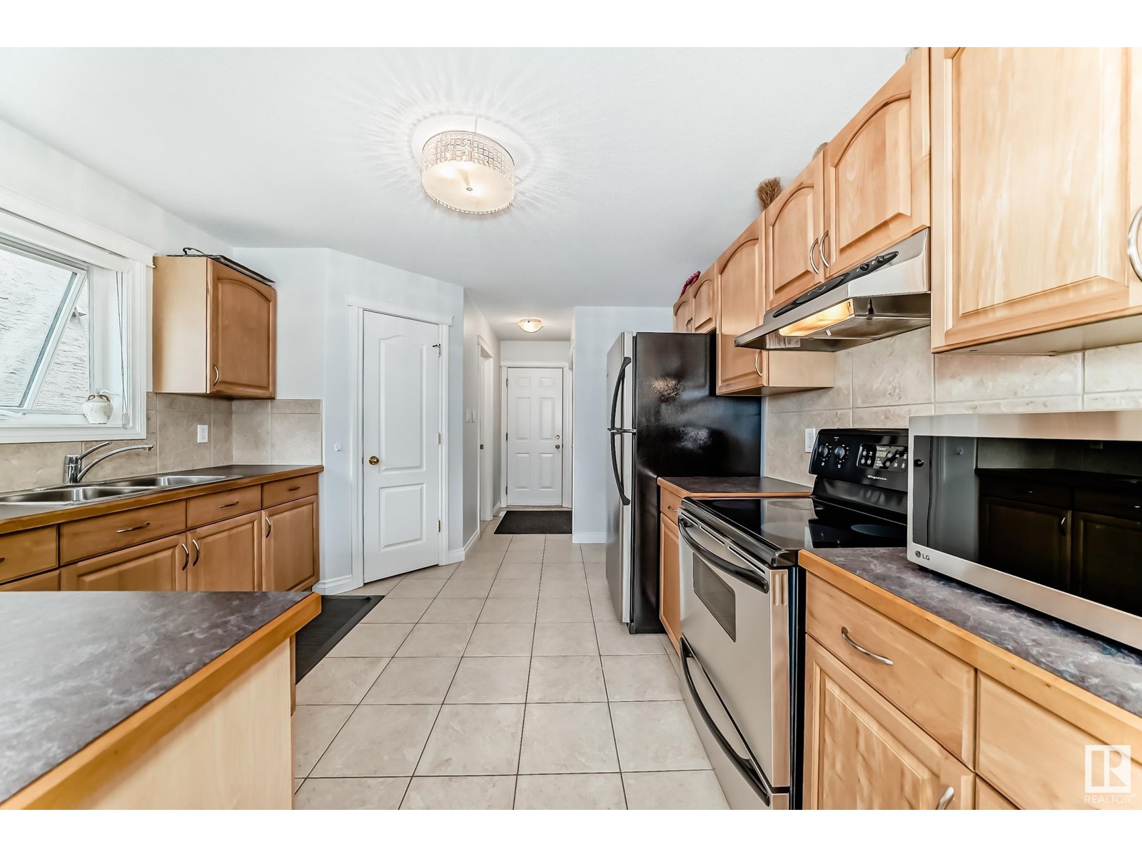 Photo 14 of 183 Castle Dr Nw, Edmonton AB