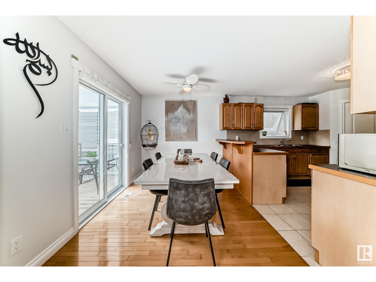 Photo 10 of 183 Castle Dr Nw, Edmonton AB