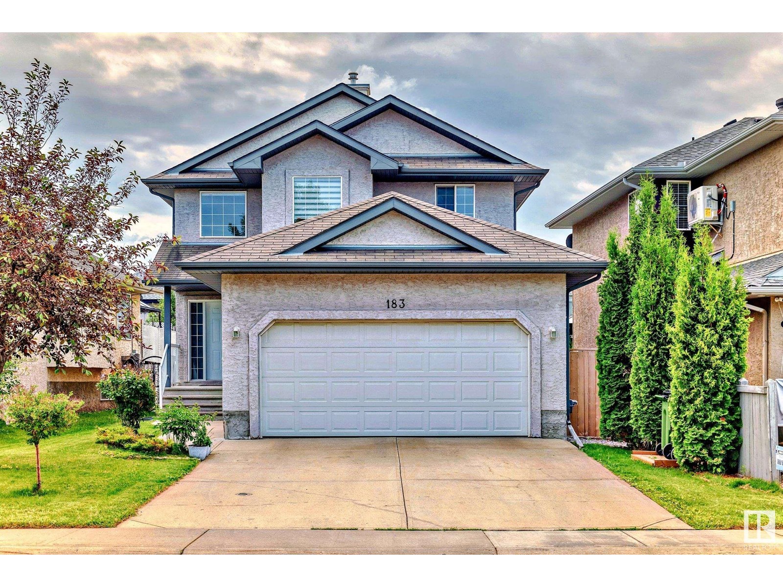 Photo 1 of 183 Castle Dr Nw, Edmonton AB