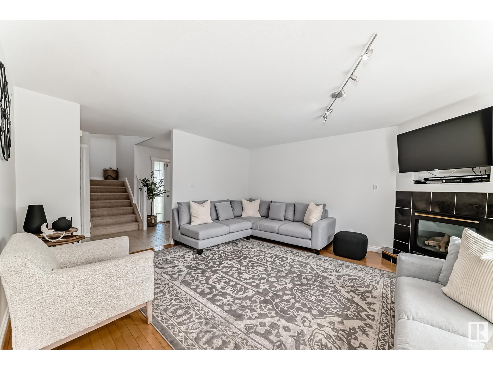 Photo 8 of 183 Castle Dr Nw, Edmonton AB