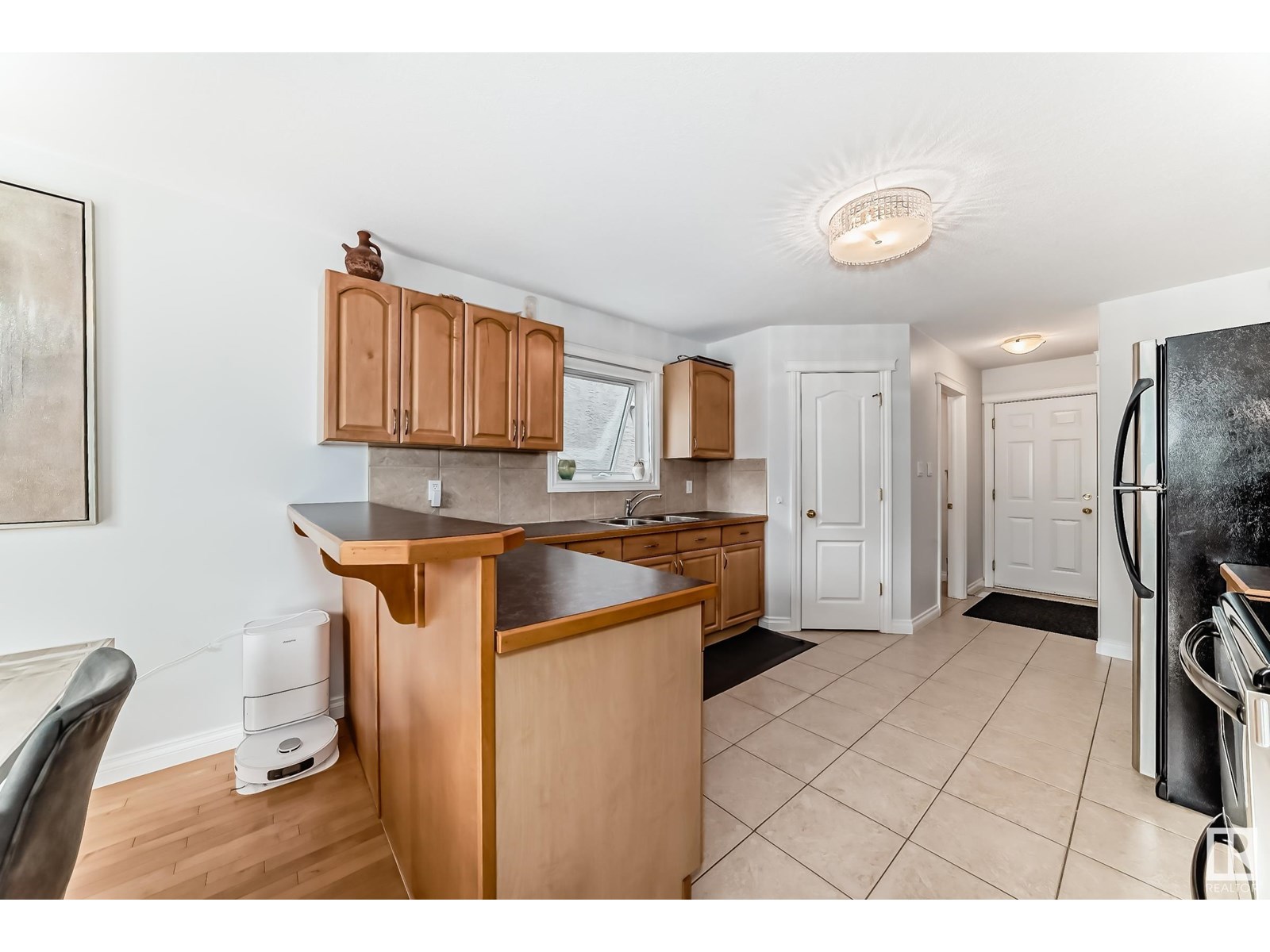 Photo 13 of 183 Castle Dr Nw, Edmonton AB