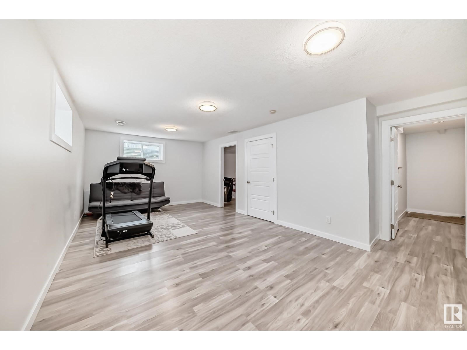 Photo 29 of 183 Castle Dr Nw, Edmonton AB