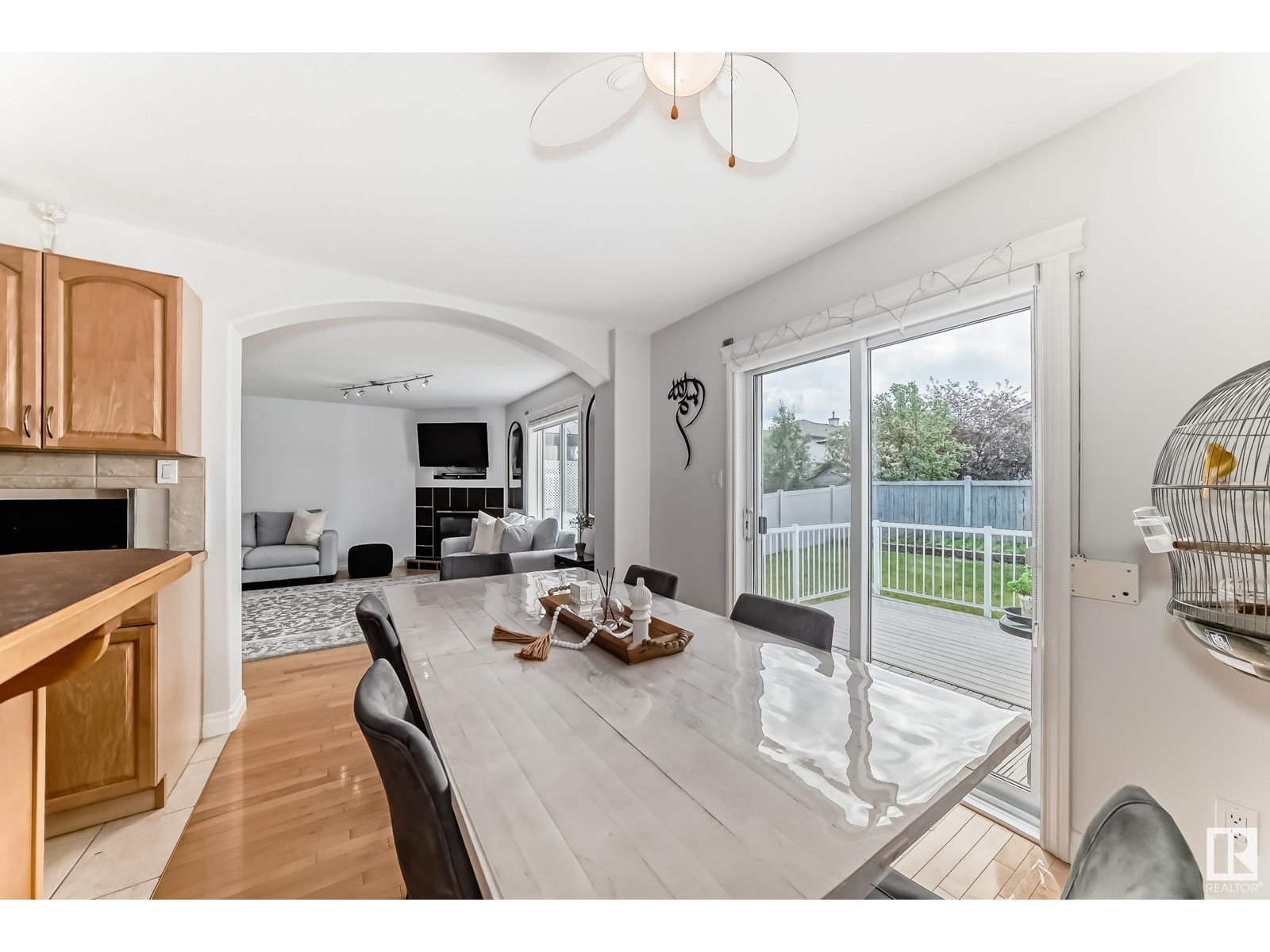 Photo 12 of 183 Castle Dr Nw, Edmonton AB