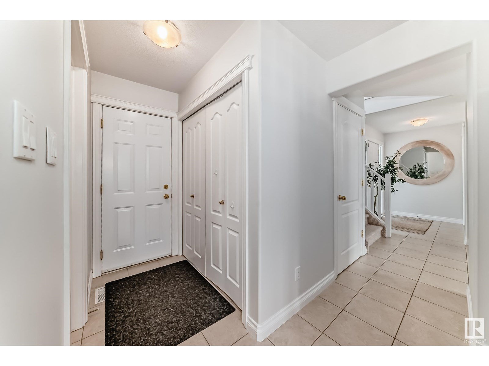Photo 17 of 183 Castle Dr Nw, Edmonton AB