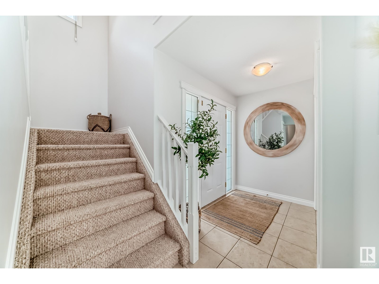 Photo 18 of 183 Castle Dr Nw, Edmonton AB