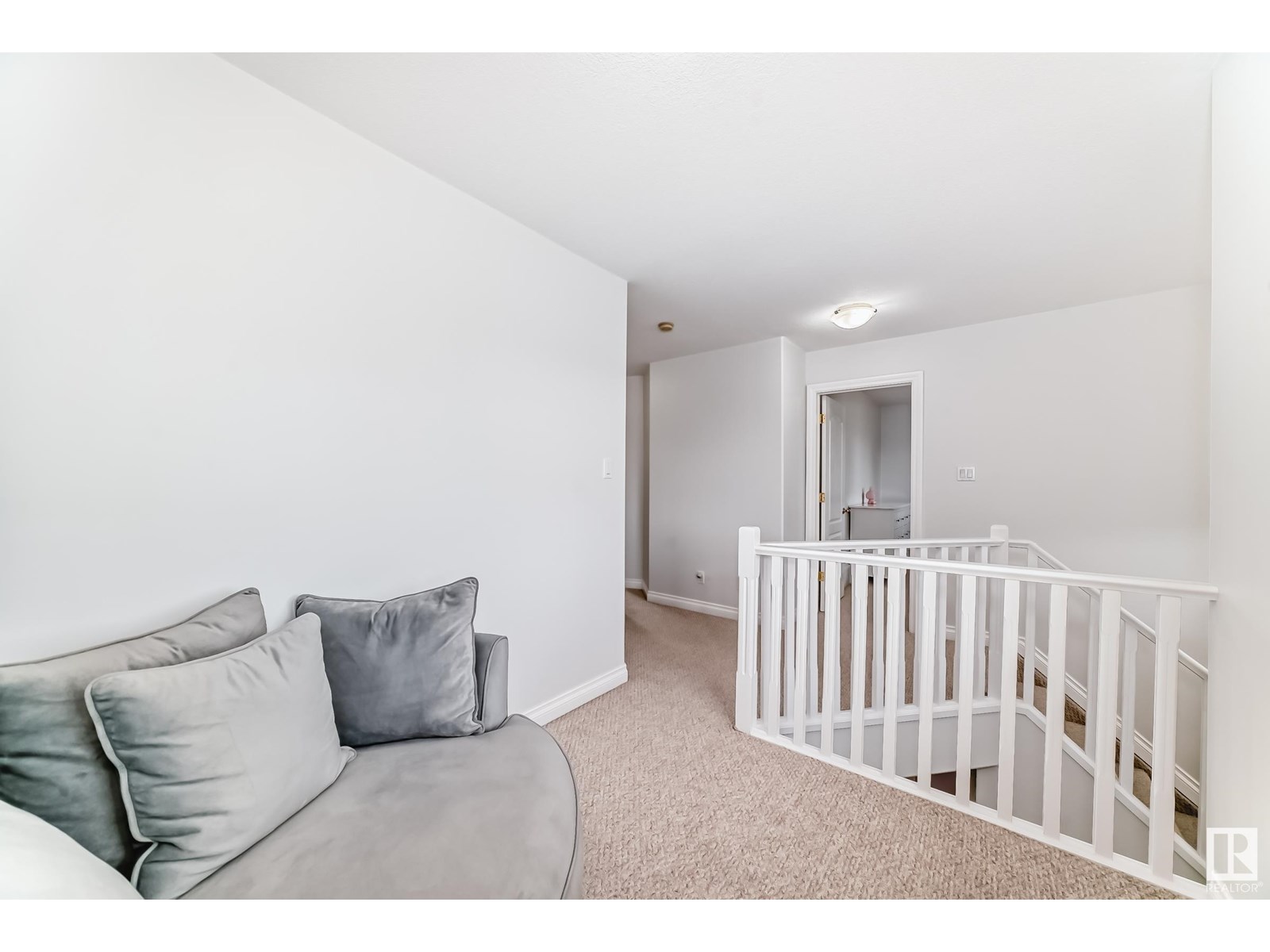 Photo 28 of 183 Castle Dr Nw, Edmonton AB