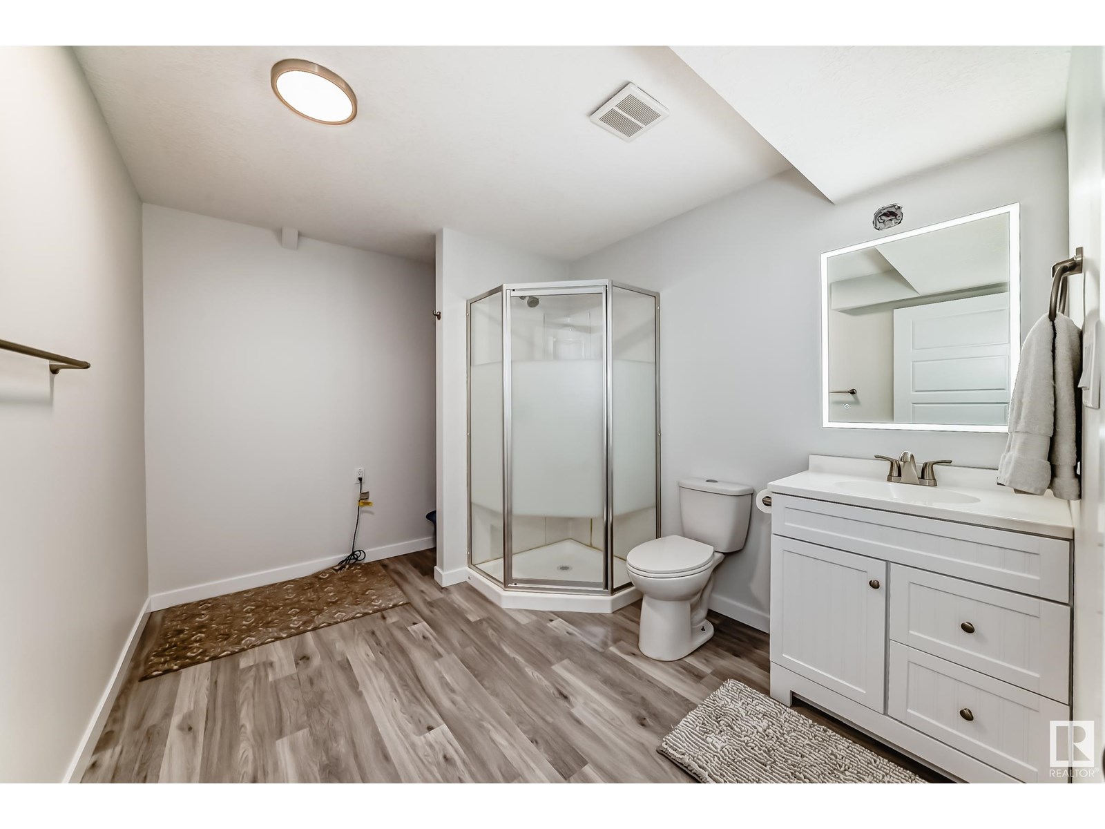 Photo 32 of 183 Castle Dr Nw, Edmonton AB