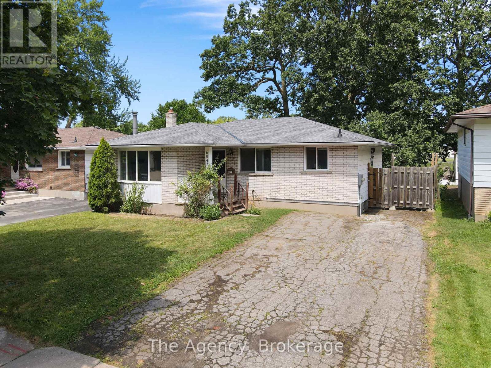 Photo 12 of 6041 Cadham Street, Niagara Falls ON