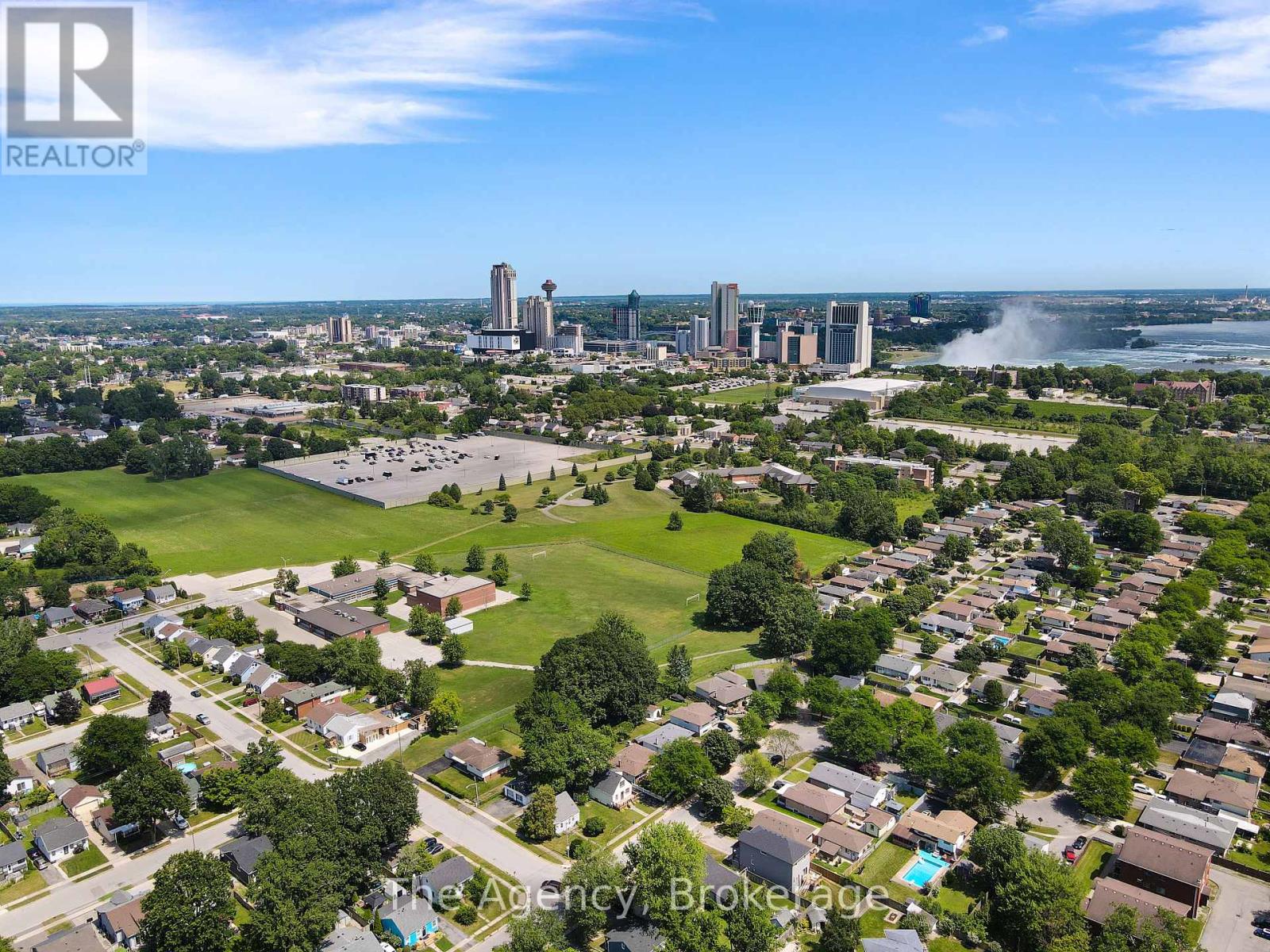 Photo 35 of 6041 Cadham Street, Niagara Falls ON