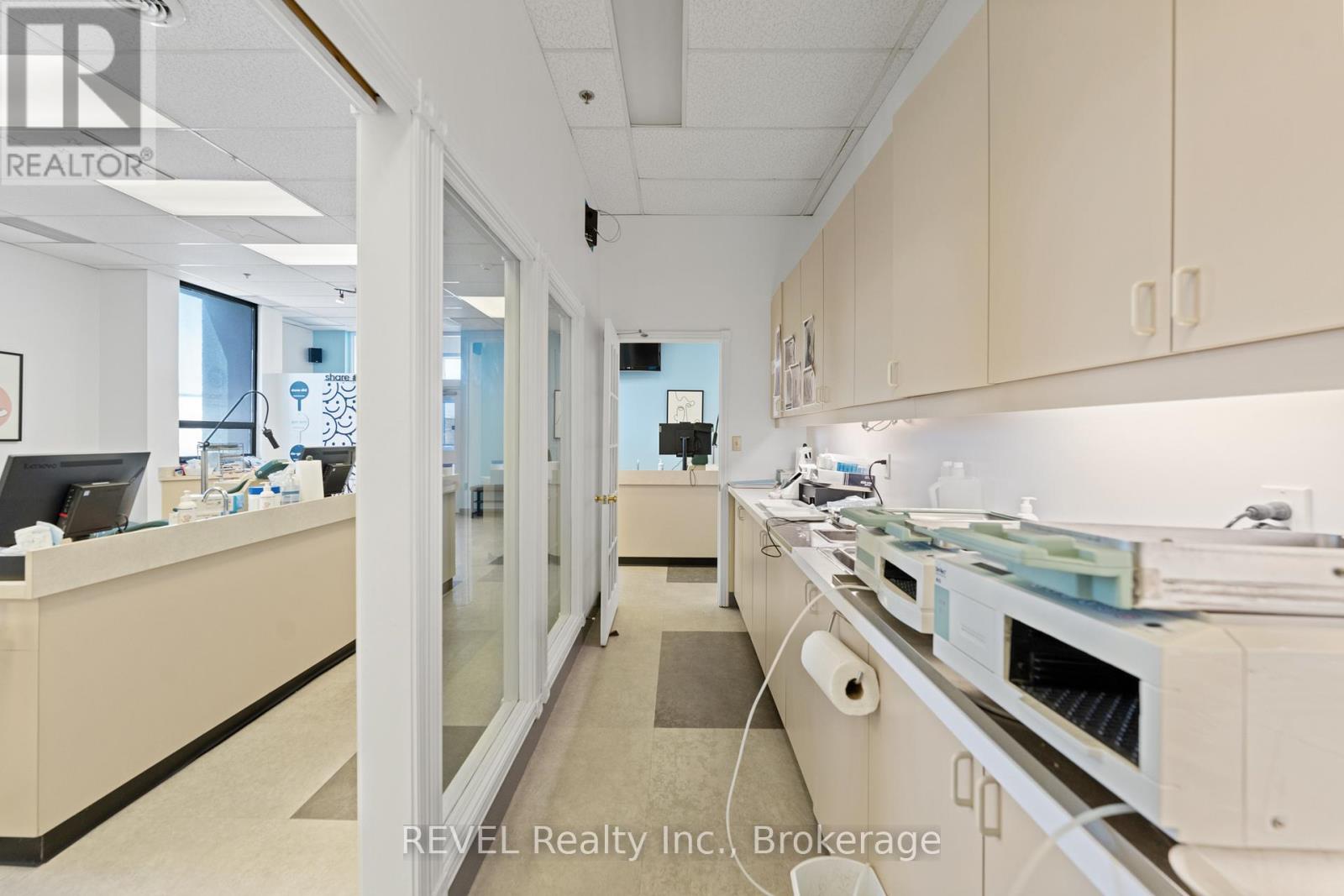 Photo 17 of 9 290 Glendale Avenue, St Catharines ON