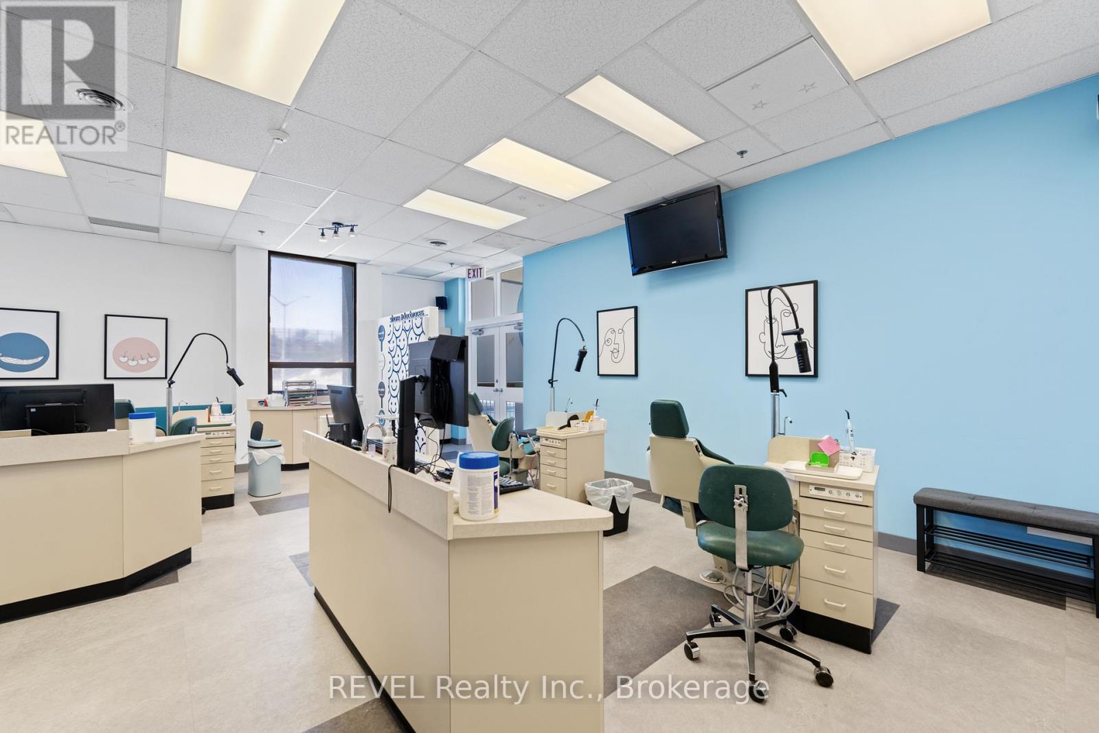 Photo 20 of 9 290 Glendale Avenue, St Catharines ON