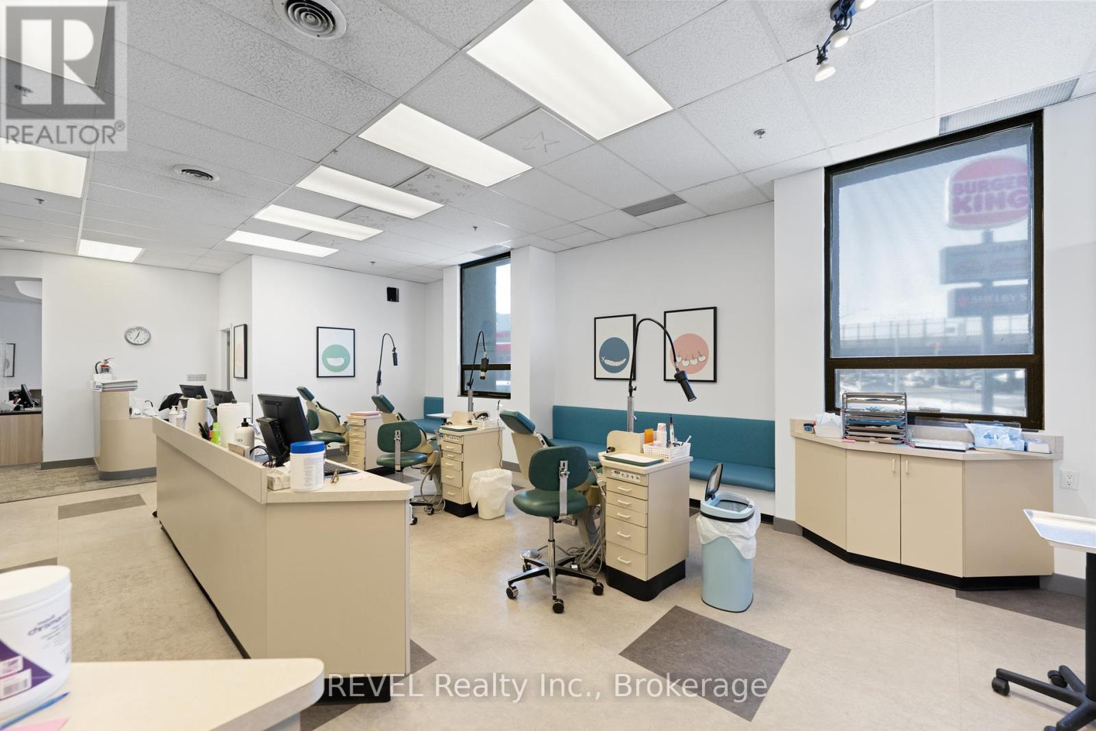 Photo 21 of 9 290 Glendale Avenue, St Catharines ON