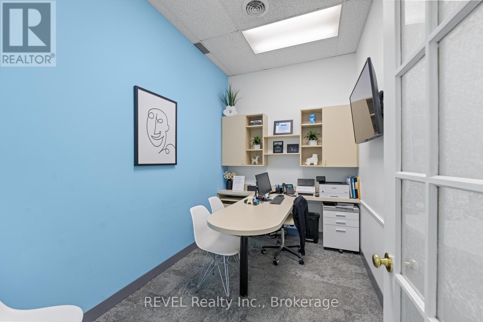 Photo 24 of 9 290 Glendale Avenue, St Catharines ON