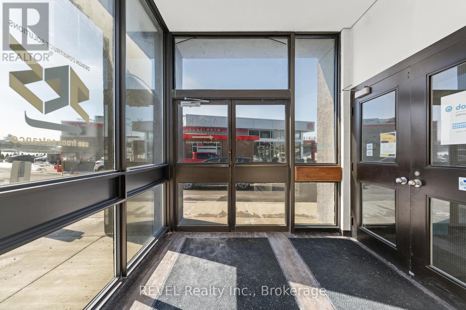 Photo 4 of 9 290 Glendale Avenue, St Catharines ON