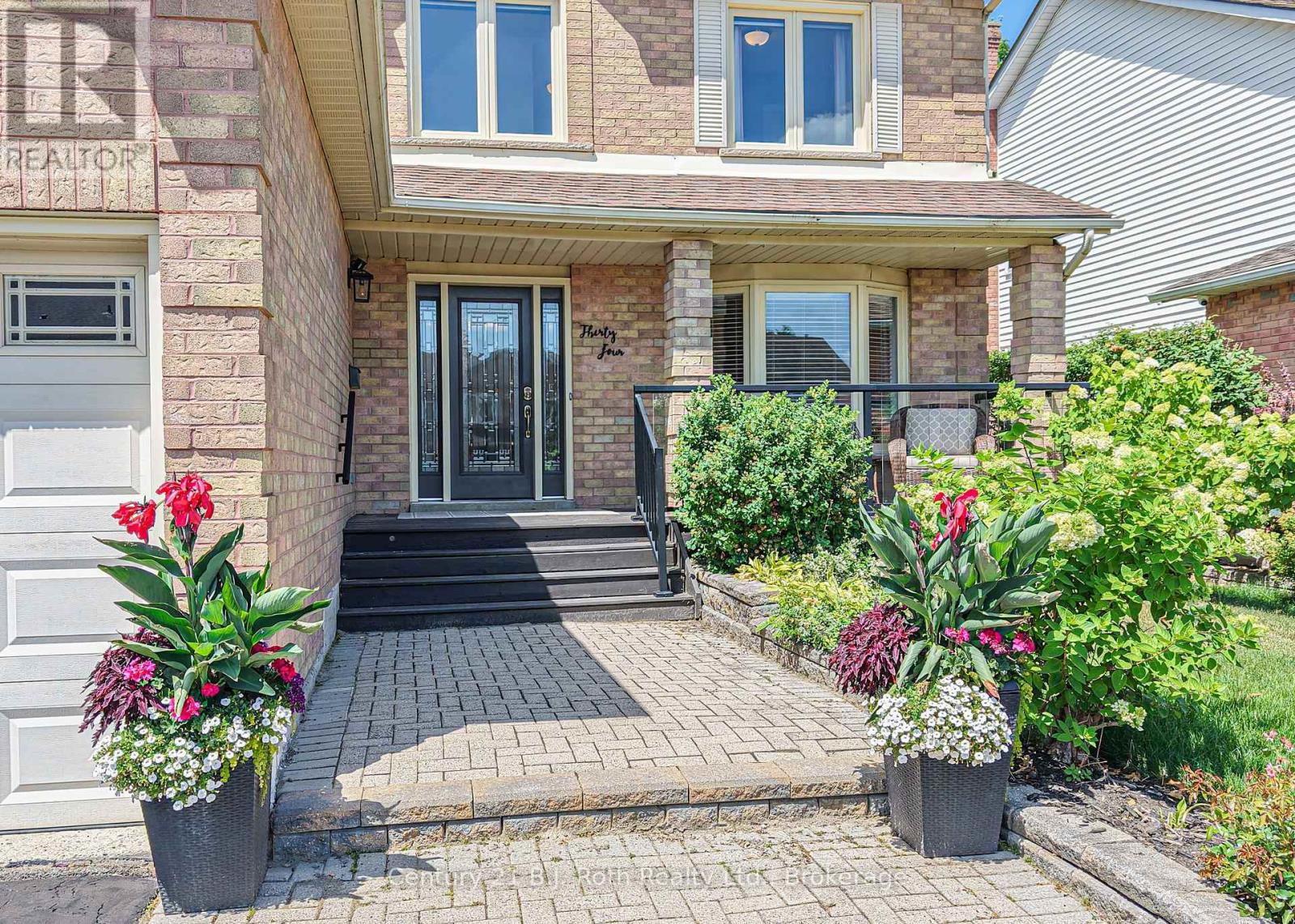 Photo 12 of 34 Brandon Crescent, Orillia ON