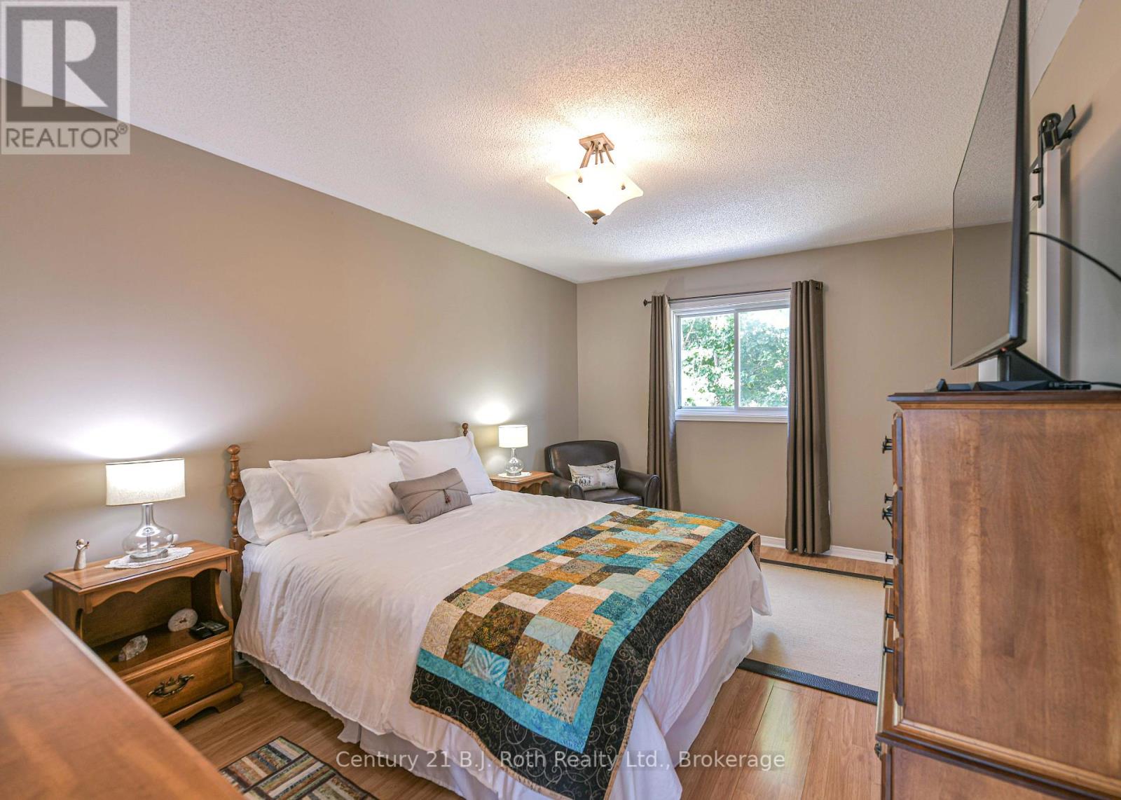 Photo 5 of 34 Brandon Crescent, Orillia ON