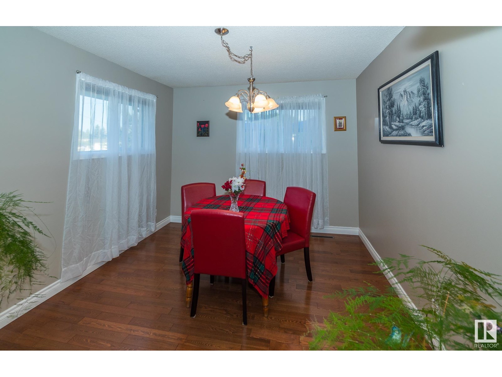 Photo 16 of 14904 107 Av Nw, Edmonton AB