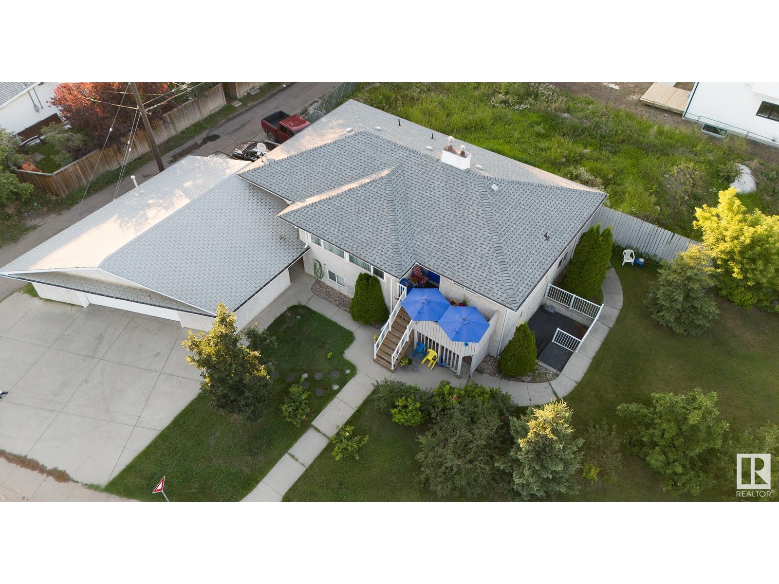 Photo 1 of 14904 107 Av Nw, Edmonton AB