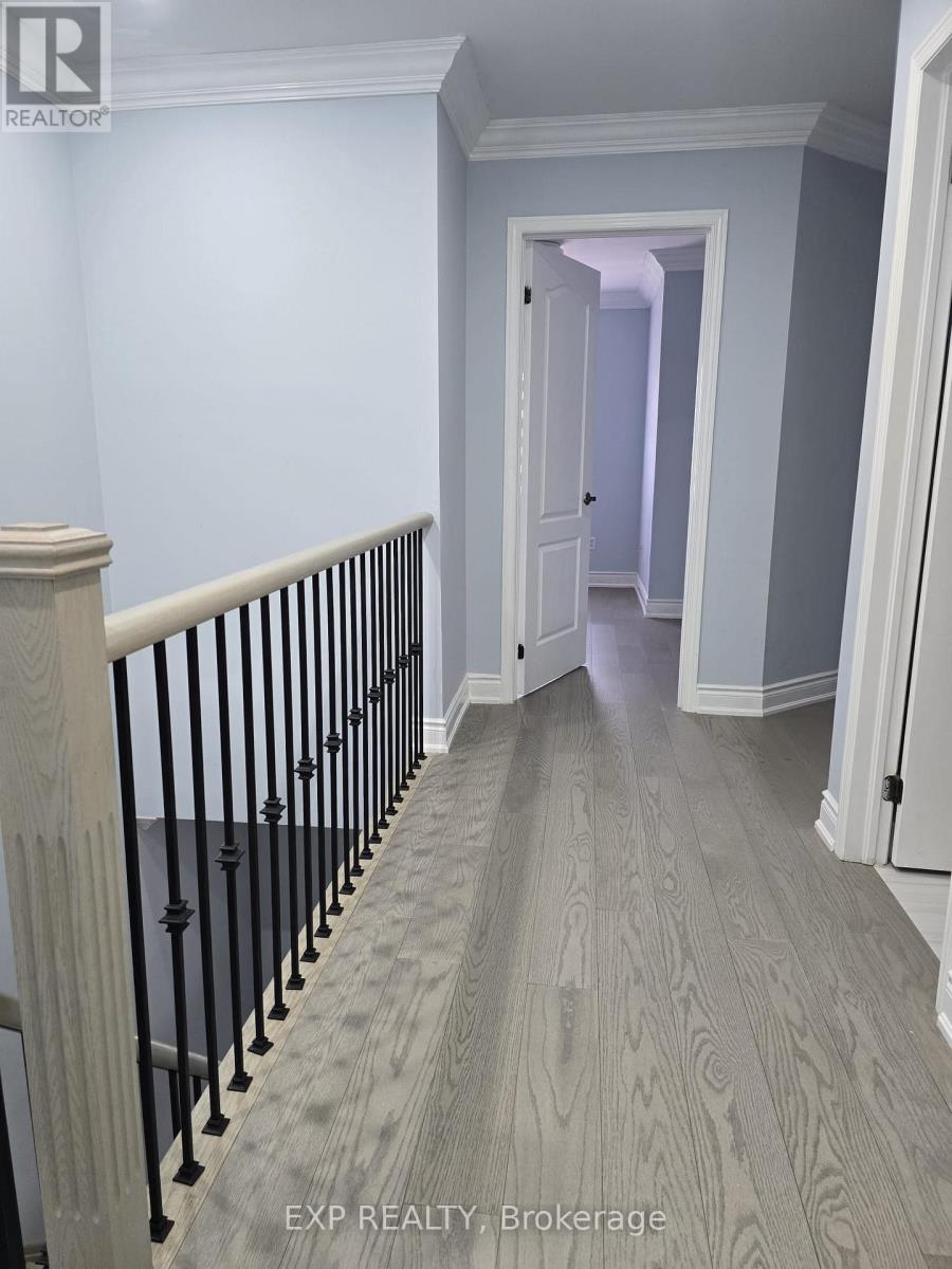 Photo 12 of 25 6399 Spinnaker Circle, Mississauga ON