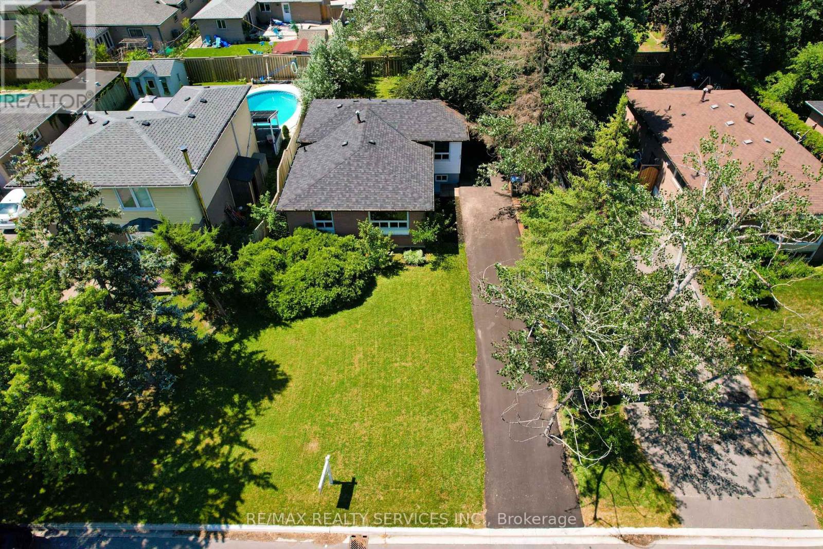 Photo 32 of 23 Fidelia Crescent, Brampton ON