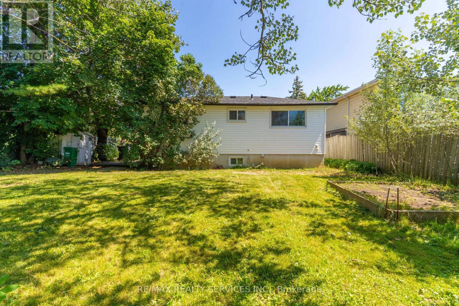 Photo 29 of 23 Fidelia Crescent, Brampton ON