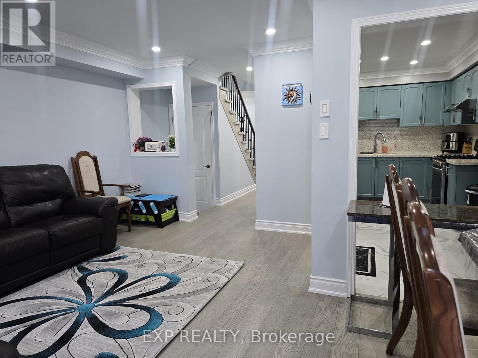 Photo 8 of 25 6399 Spinnaker Circle, Mississauga ON