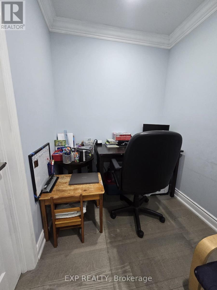 Photo 13 of 25 6399 Spinnaker Circle, Mississauga ON