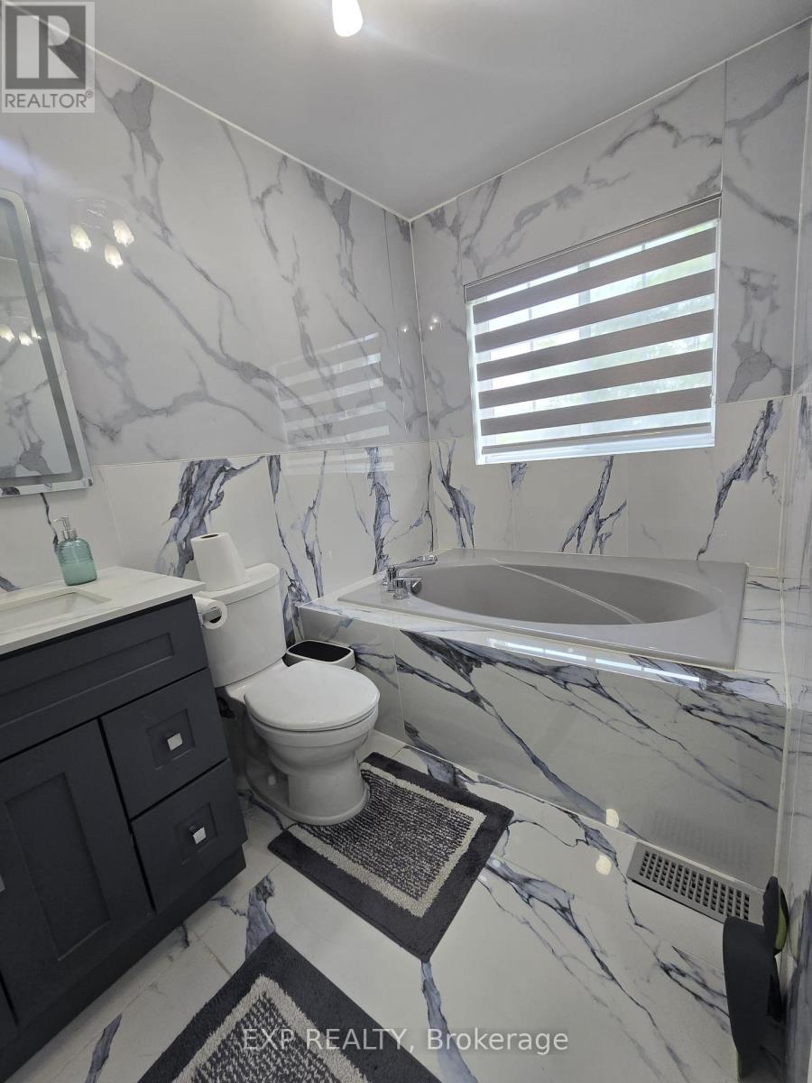 Photo 18 of 25 6399 Spinnaker Circle, Mississauga ON