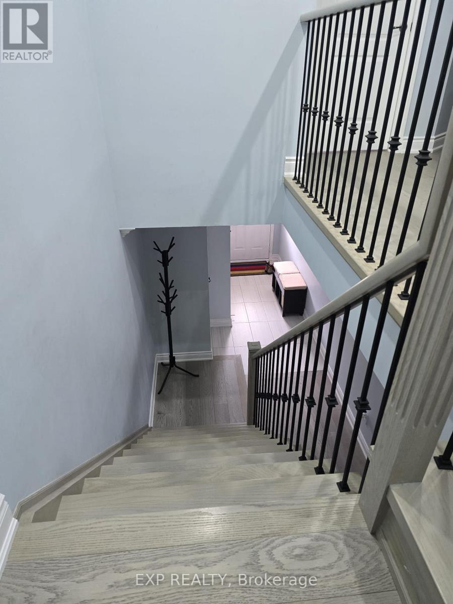 Photo 14 of 25 6399 Spinnaker Circle, Mississauga ON