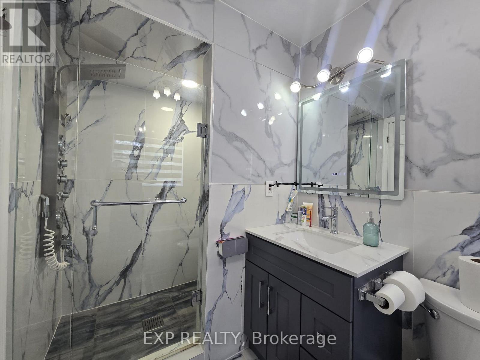 Photo 19 of 25 6399 Spinnaker Circle, Mississauga ON