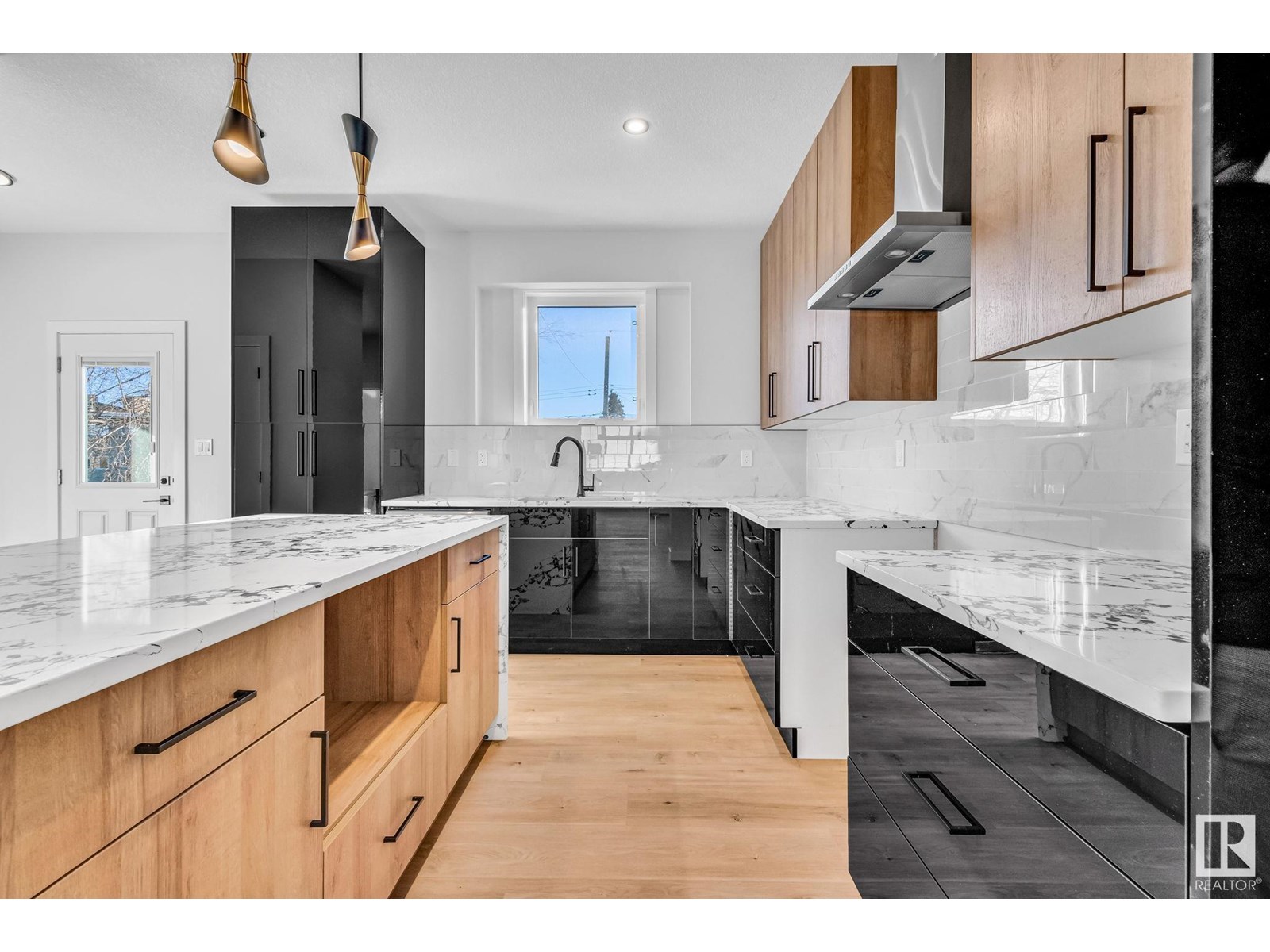 Photo 12 of 12715 114 St Nw, Edmonton AB