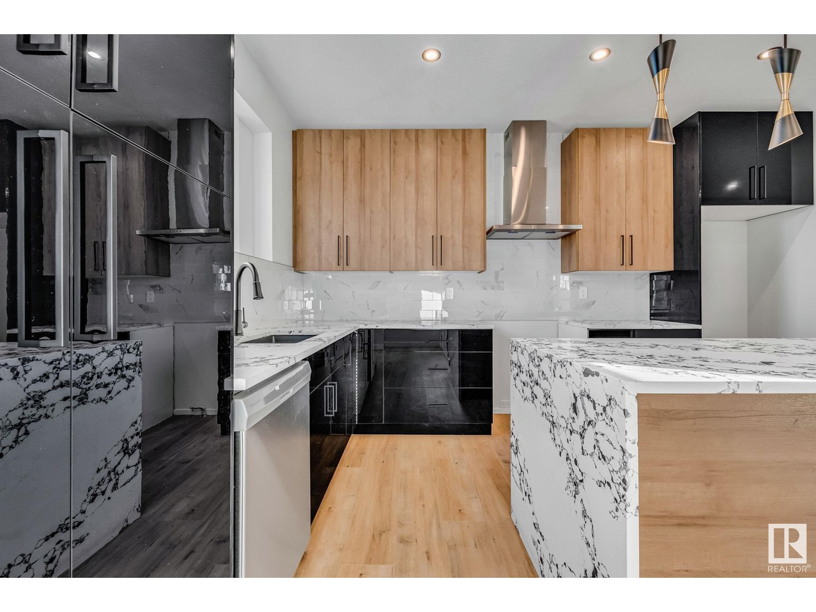 Photo 13 of 12715 114 St Nw, Edmonton AB