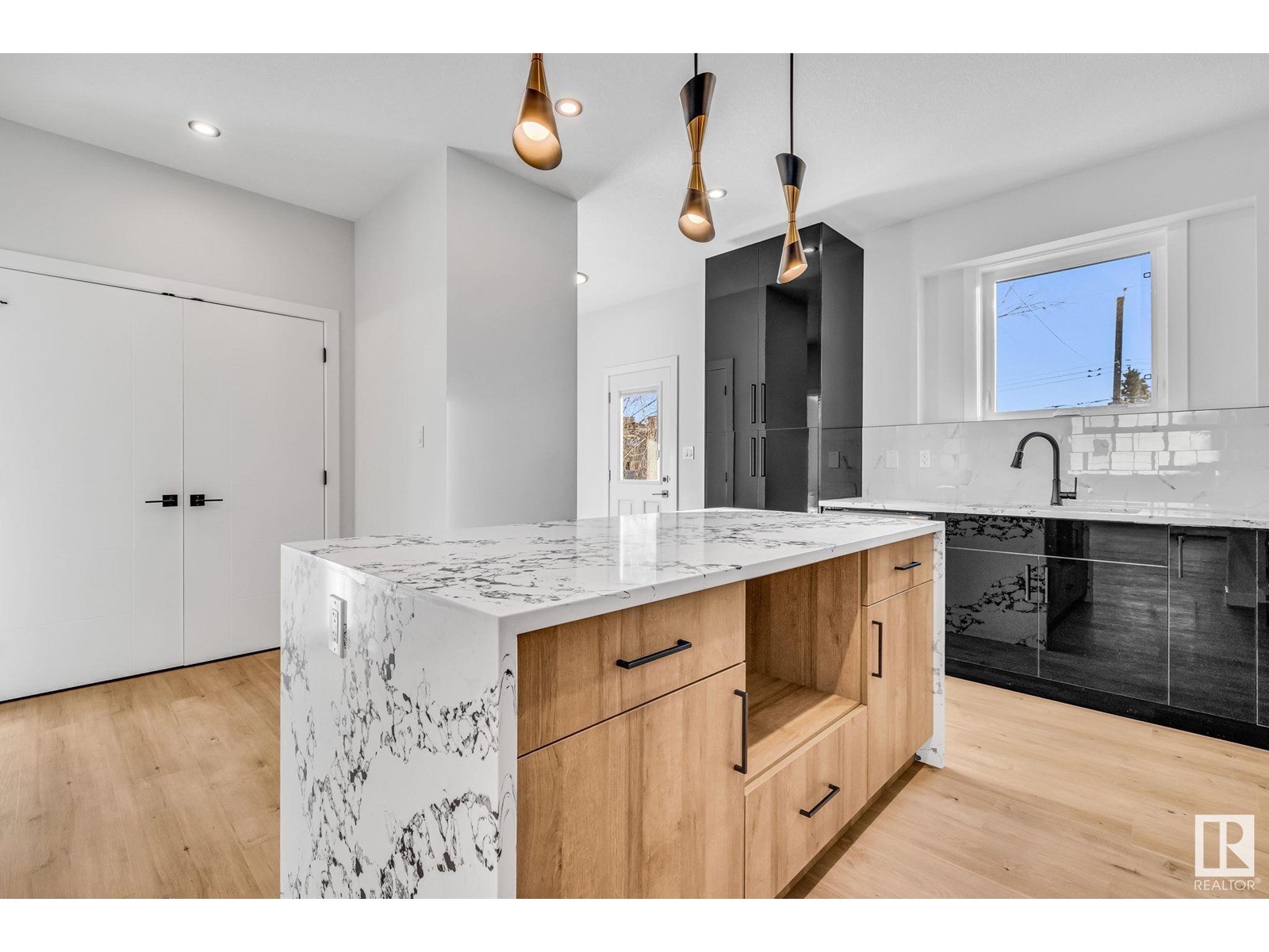 Photo 14 of 12715 114 St Nw, Edmonton AB