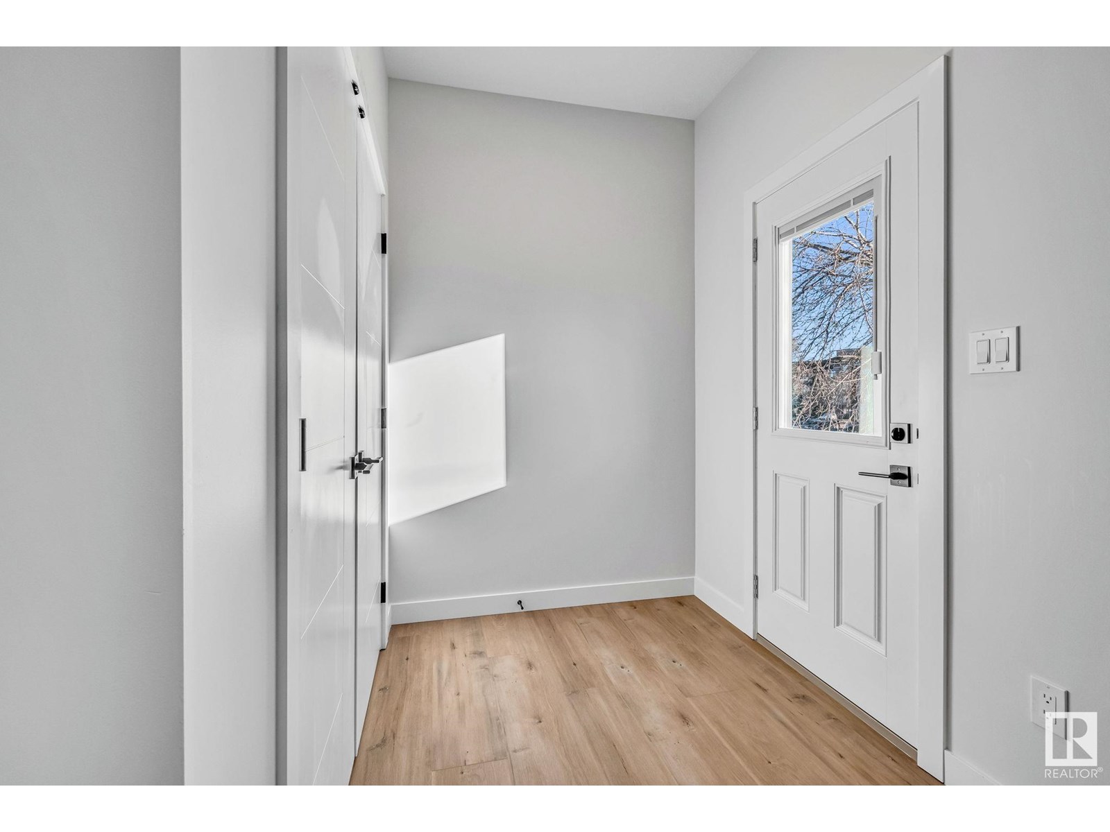 Photo 16 of 12715 114 St Nw, Edmonton AB
