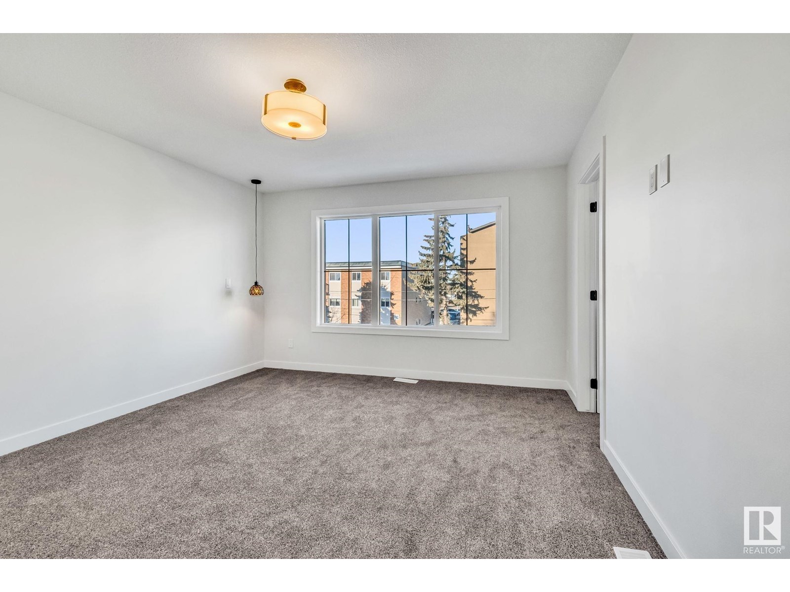 Photo 19 of 12715 114 St Nw, Edmonton AB