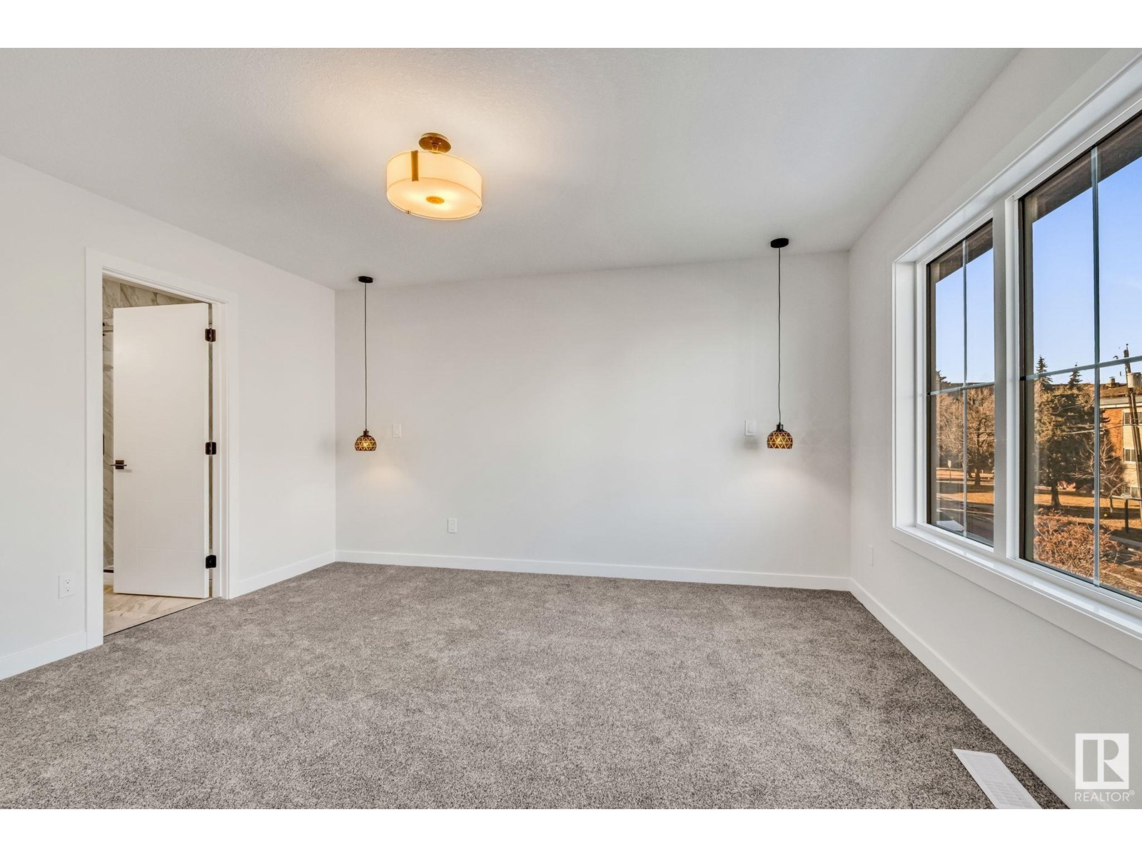 Photo 21 of 12715 114 St Nw, Edmonton AB