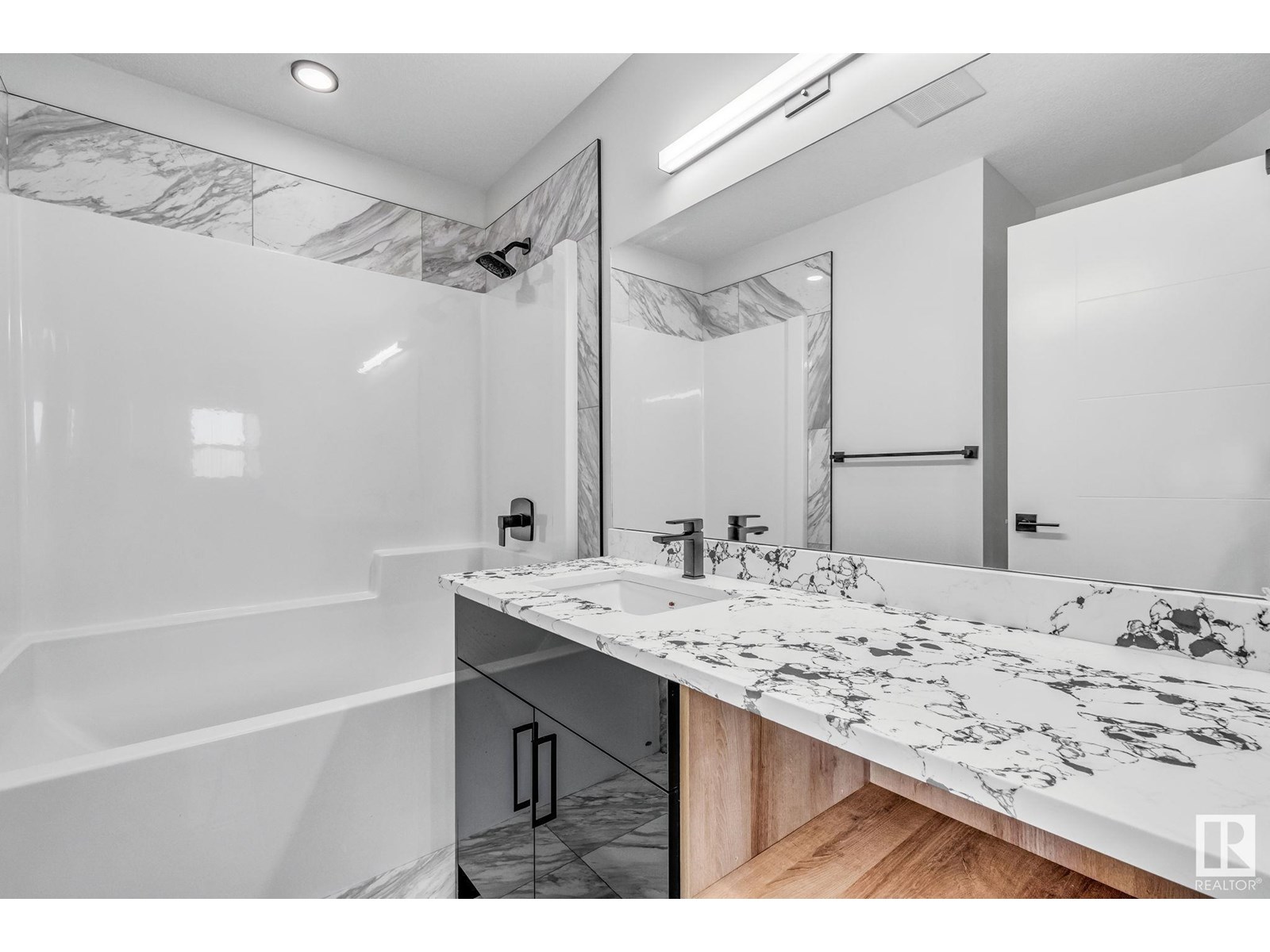 Photo 26 of 12715 114 St Nw, Edmonton AB