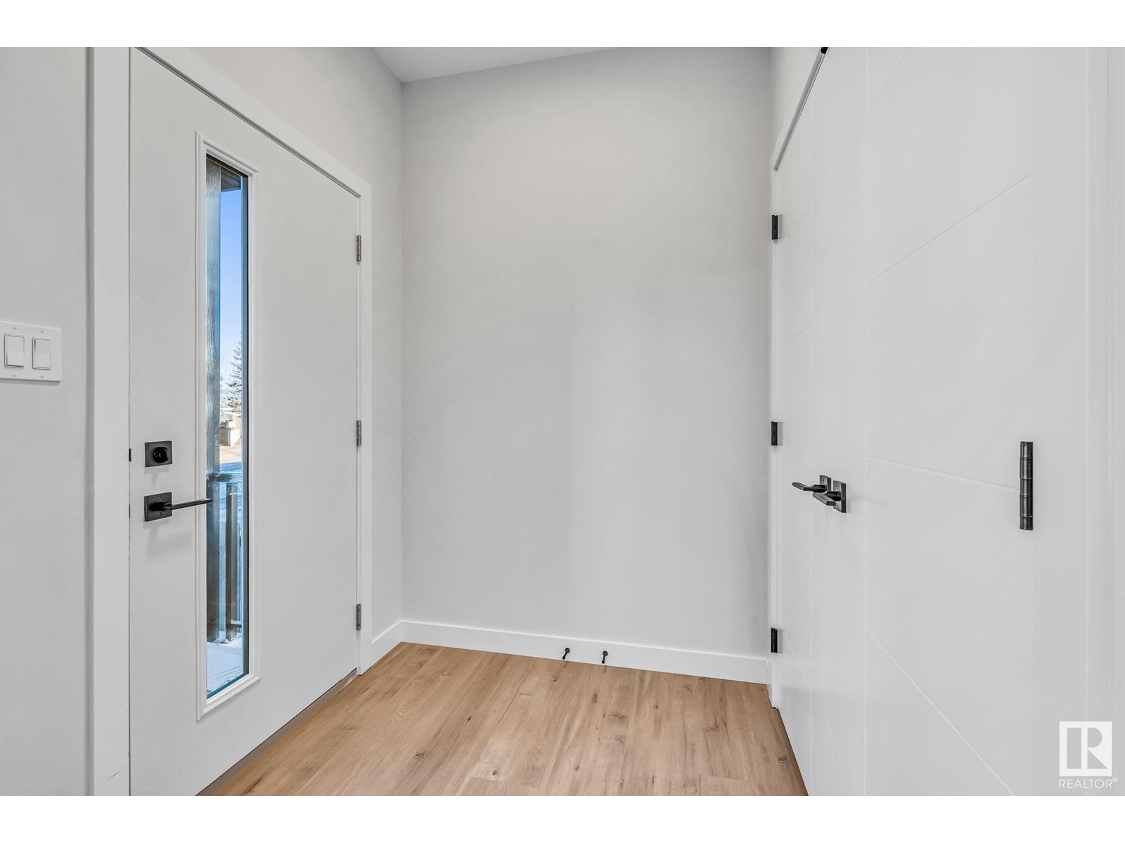 Photo 3 of 12715 114 St Nw, Edmonton AB