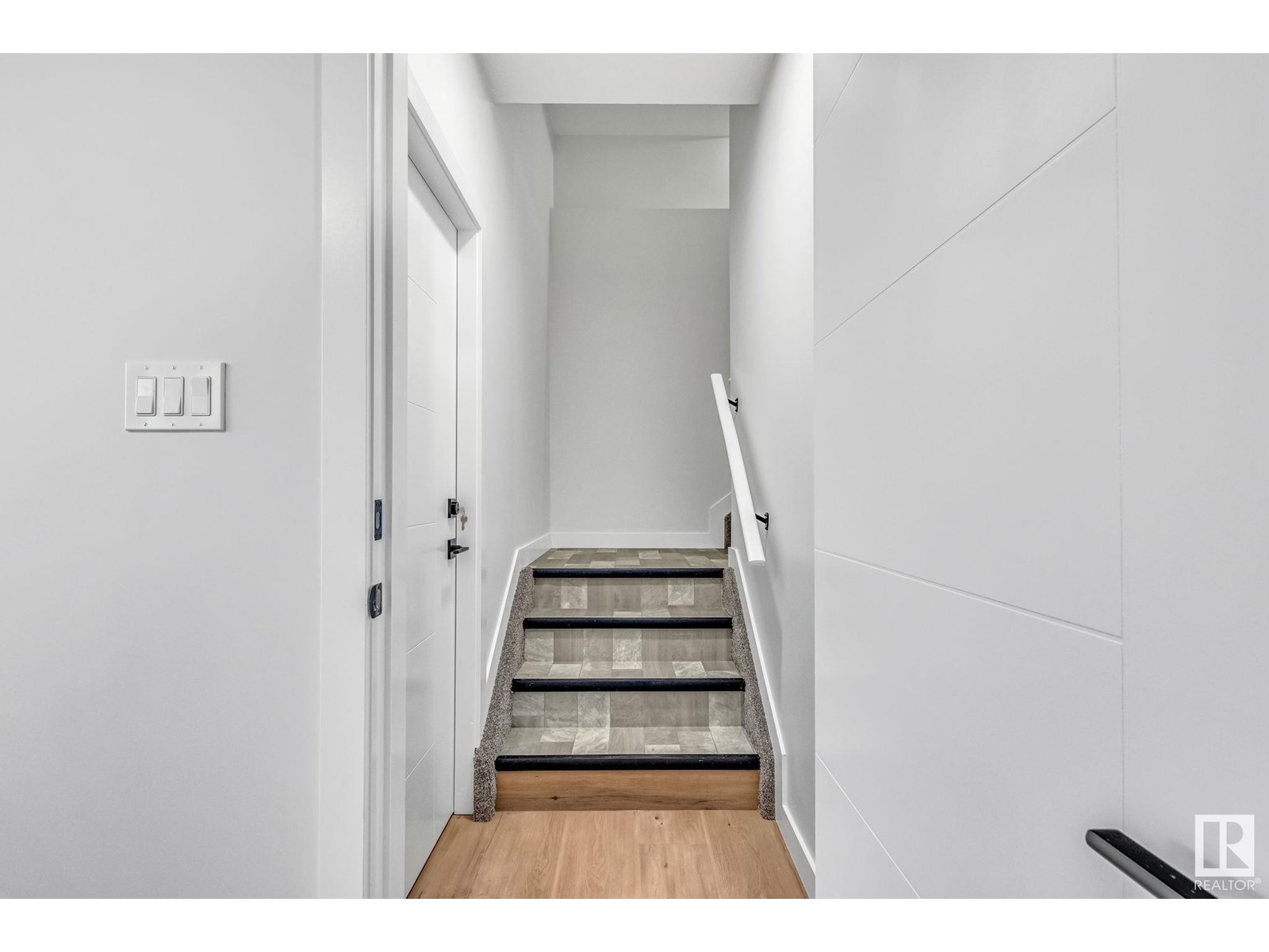 Photo 32 of 12715 114 St Nw, Edmonton AB