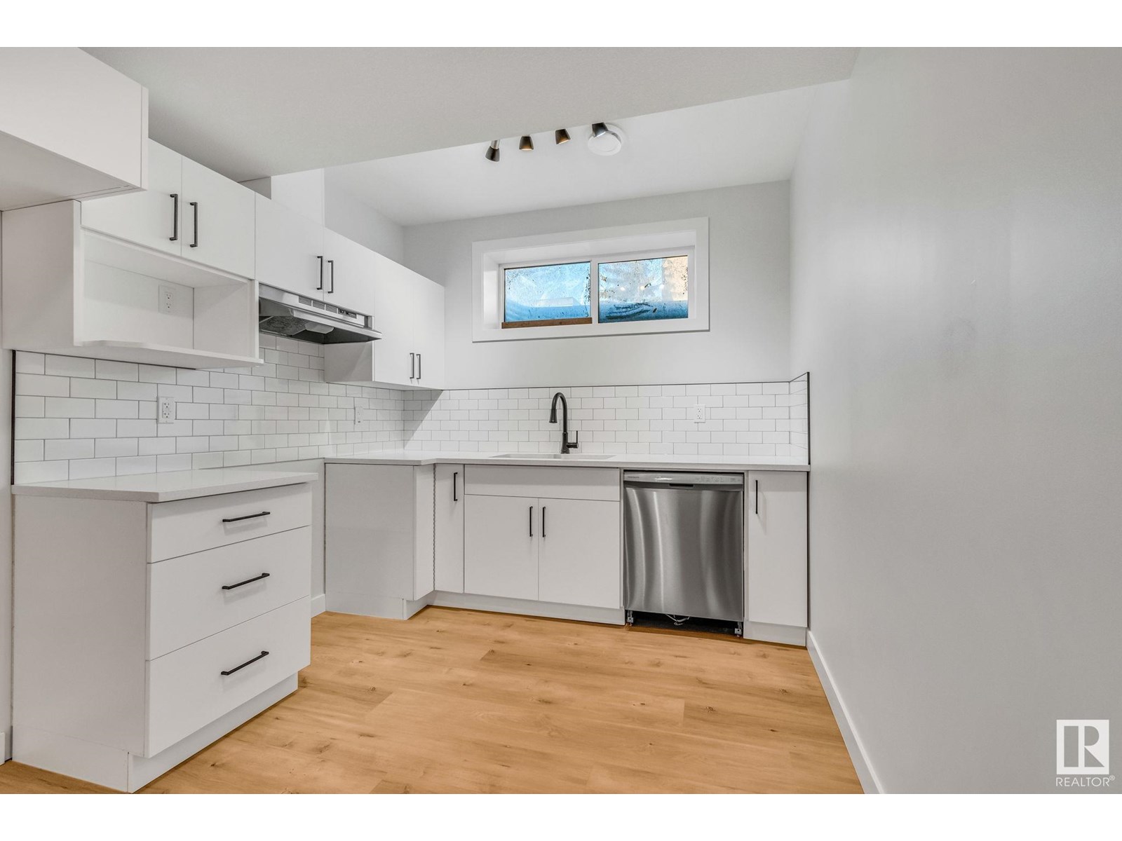 Photo 35 of 12715 114 St Nw, Edmonton AB